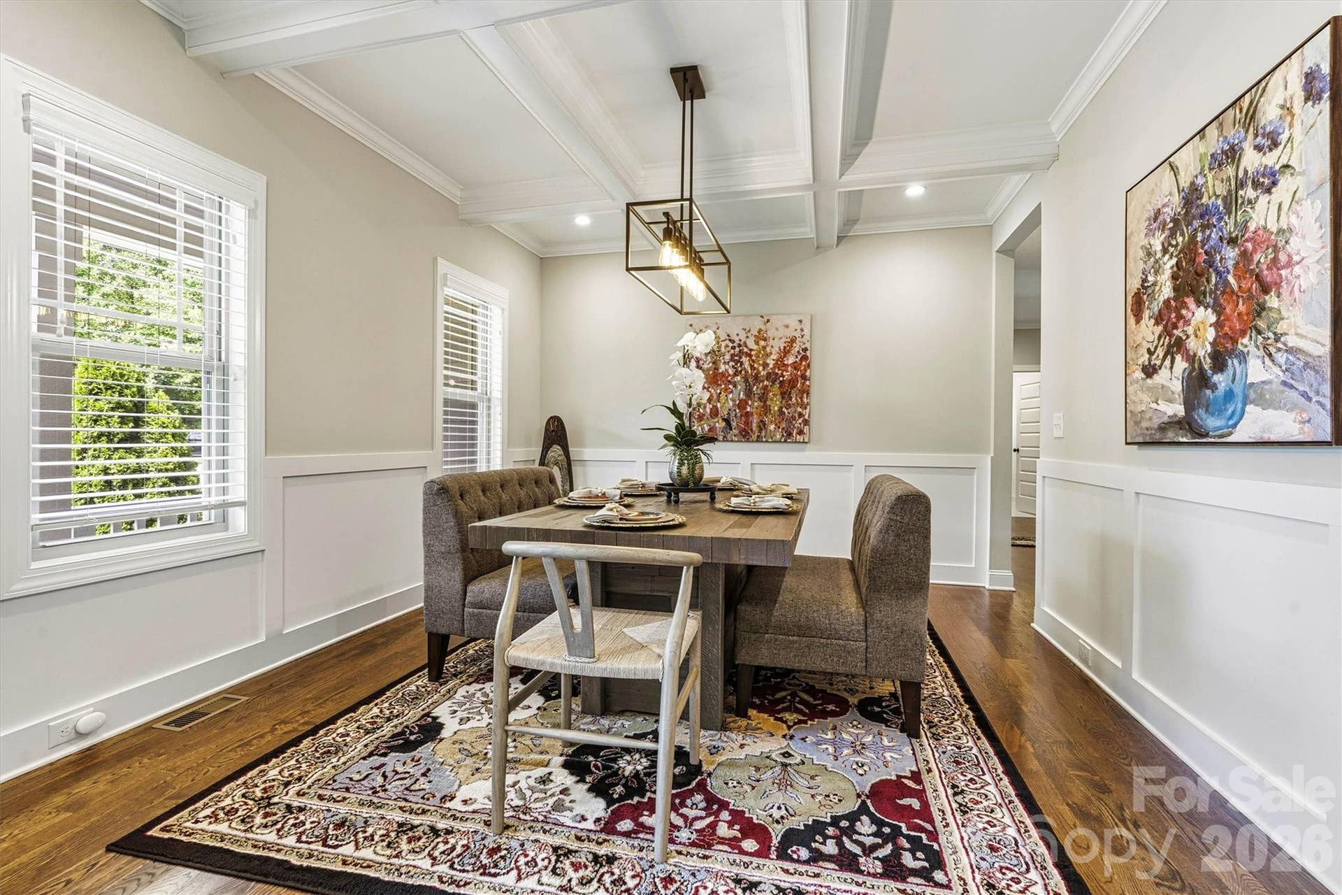 Dining room perfect for gatherings all year round