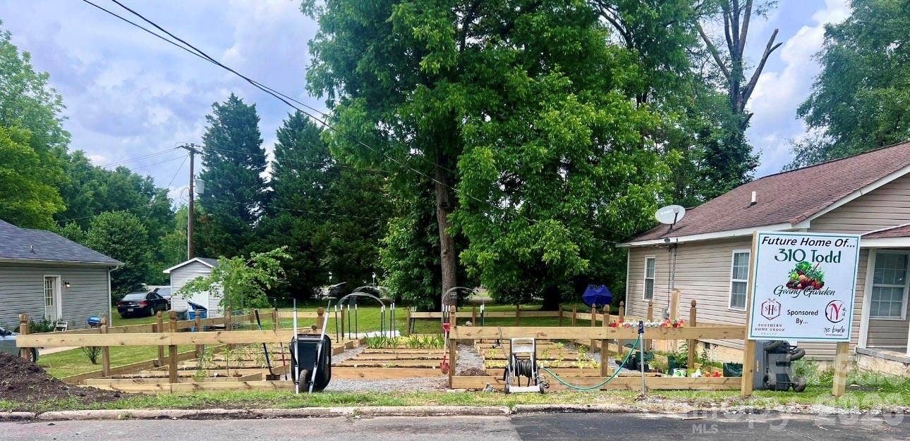 310 Todd Street, Belmont, NC 28012 310 Todd Street, Belmont, NC 28012