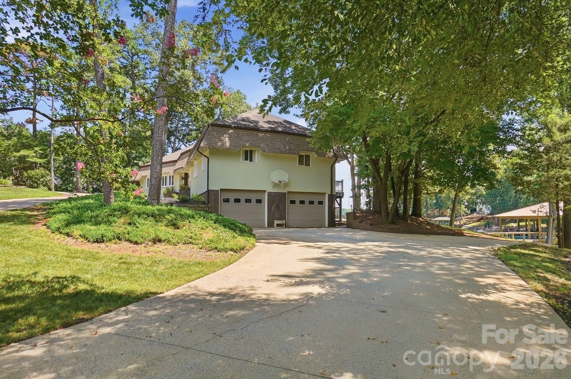 Oversized 2 car garage