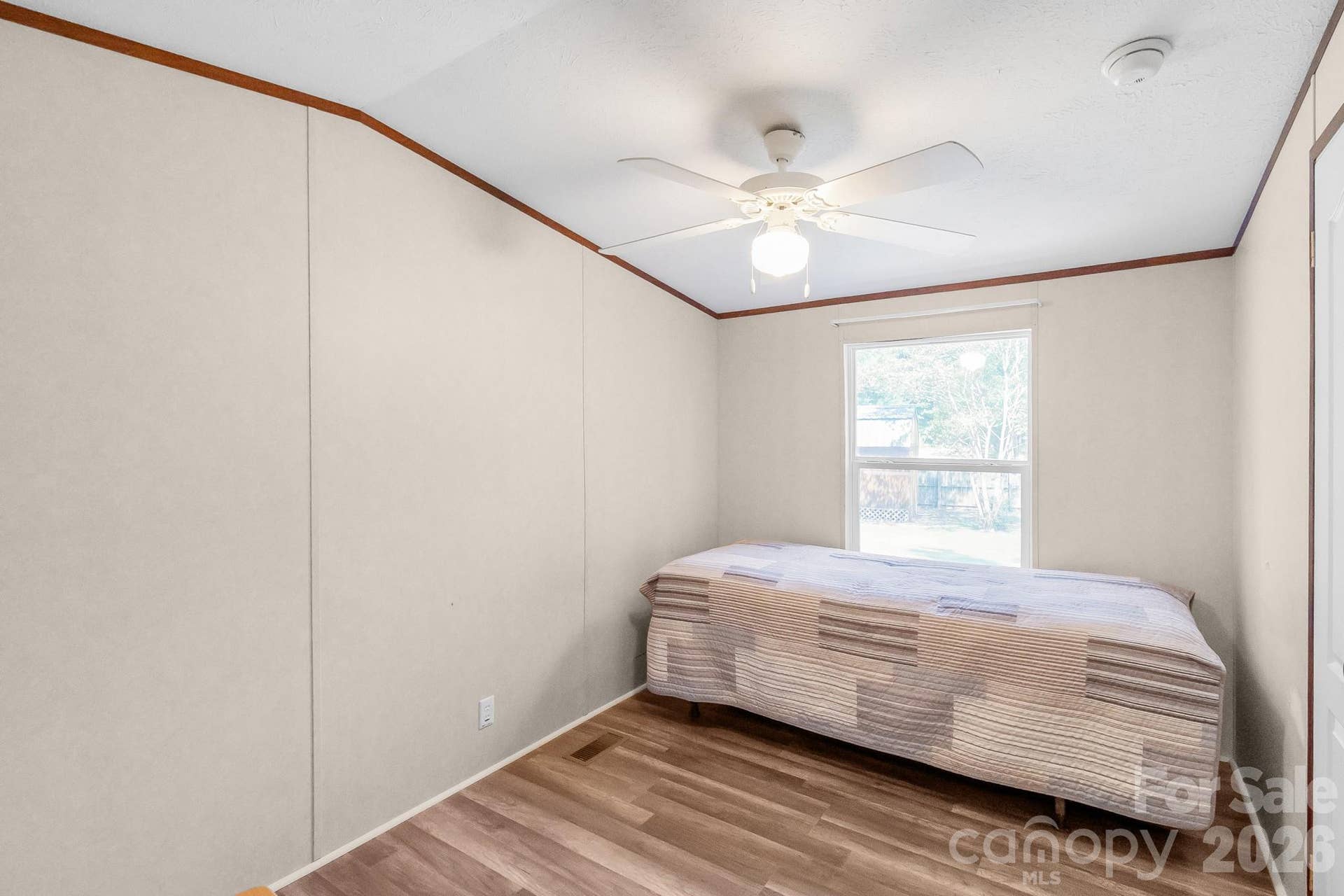 Middle Bedroom