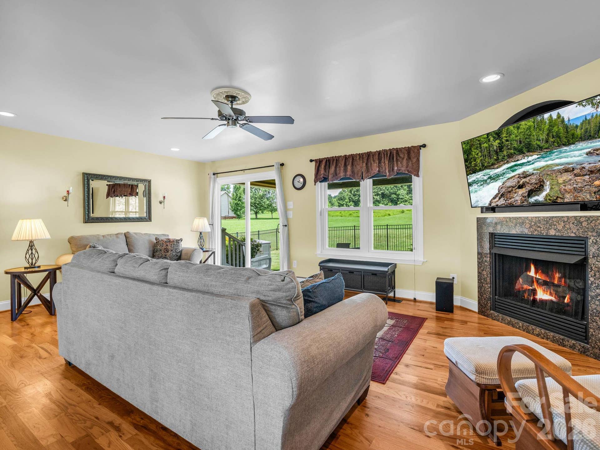 2630 Highway 182 Highway, Lincolnton, NC 28092 living room