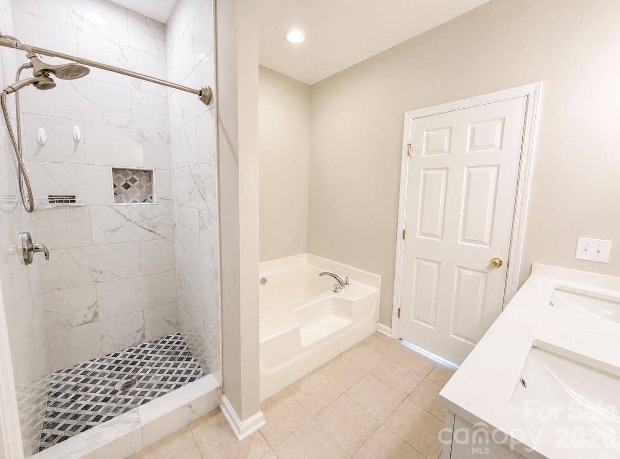 320 Shingleoak Drive, Clover, SC 29710 320 Shingleoak Drive, Clover, SC 29710