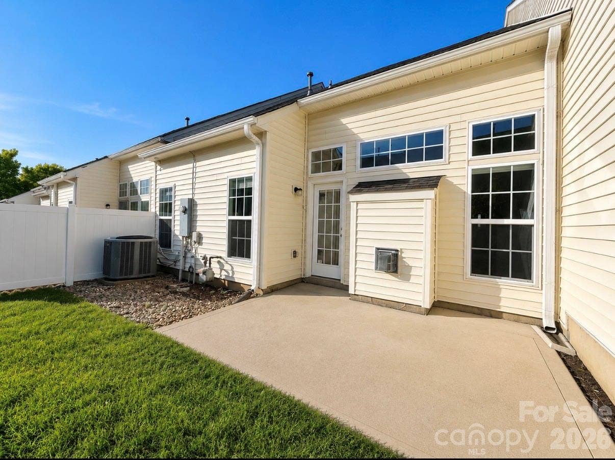 320 Shingleoak Drive, Clover, SC 29710 320 Shingleoak Drive, Clover, SC 29710