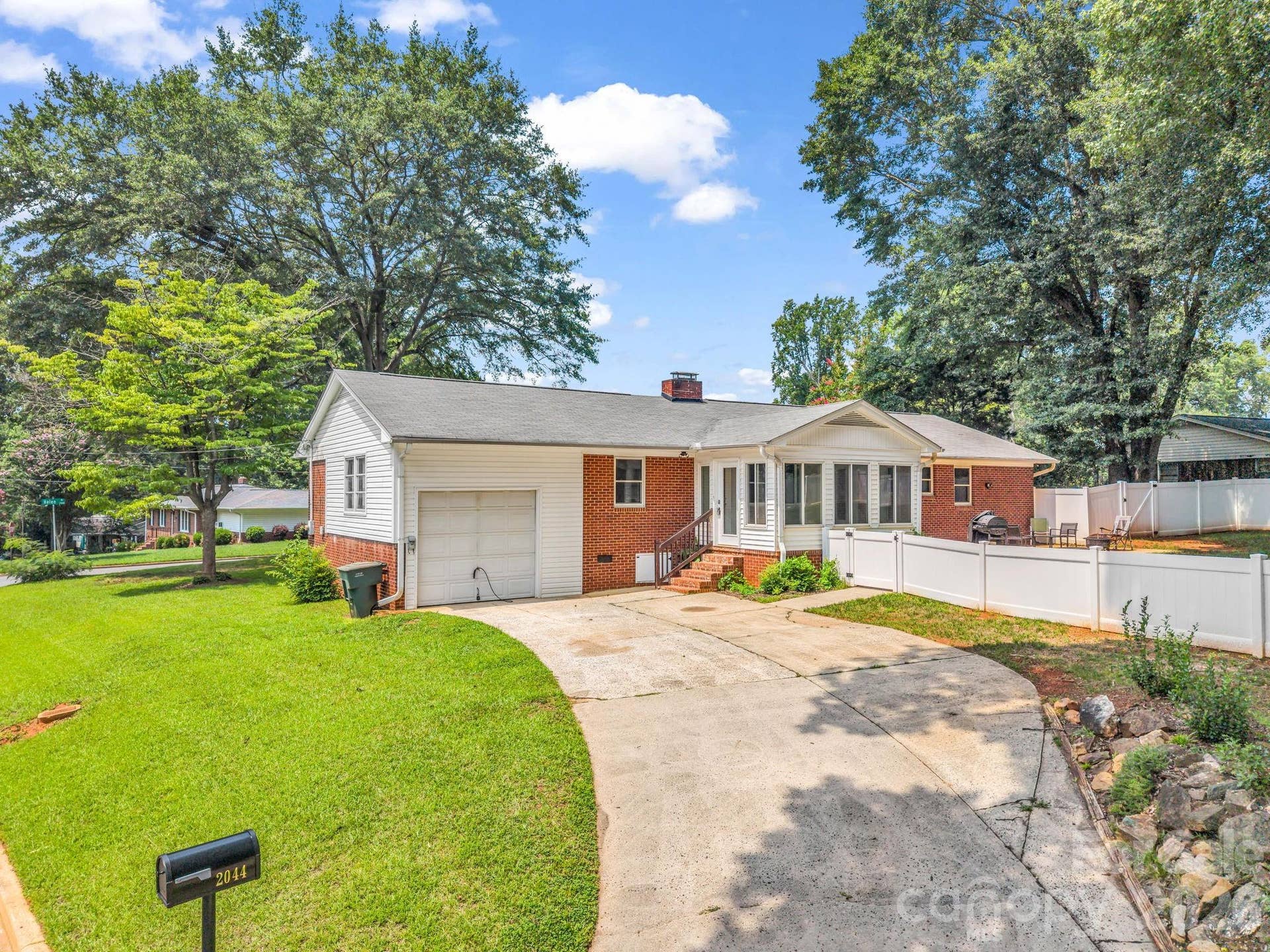 2044 Helen Drive, Gastonia, NC 28054 2044 Helen Drive, Gastonia, NC 28054