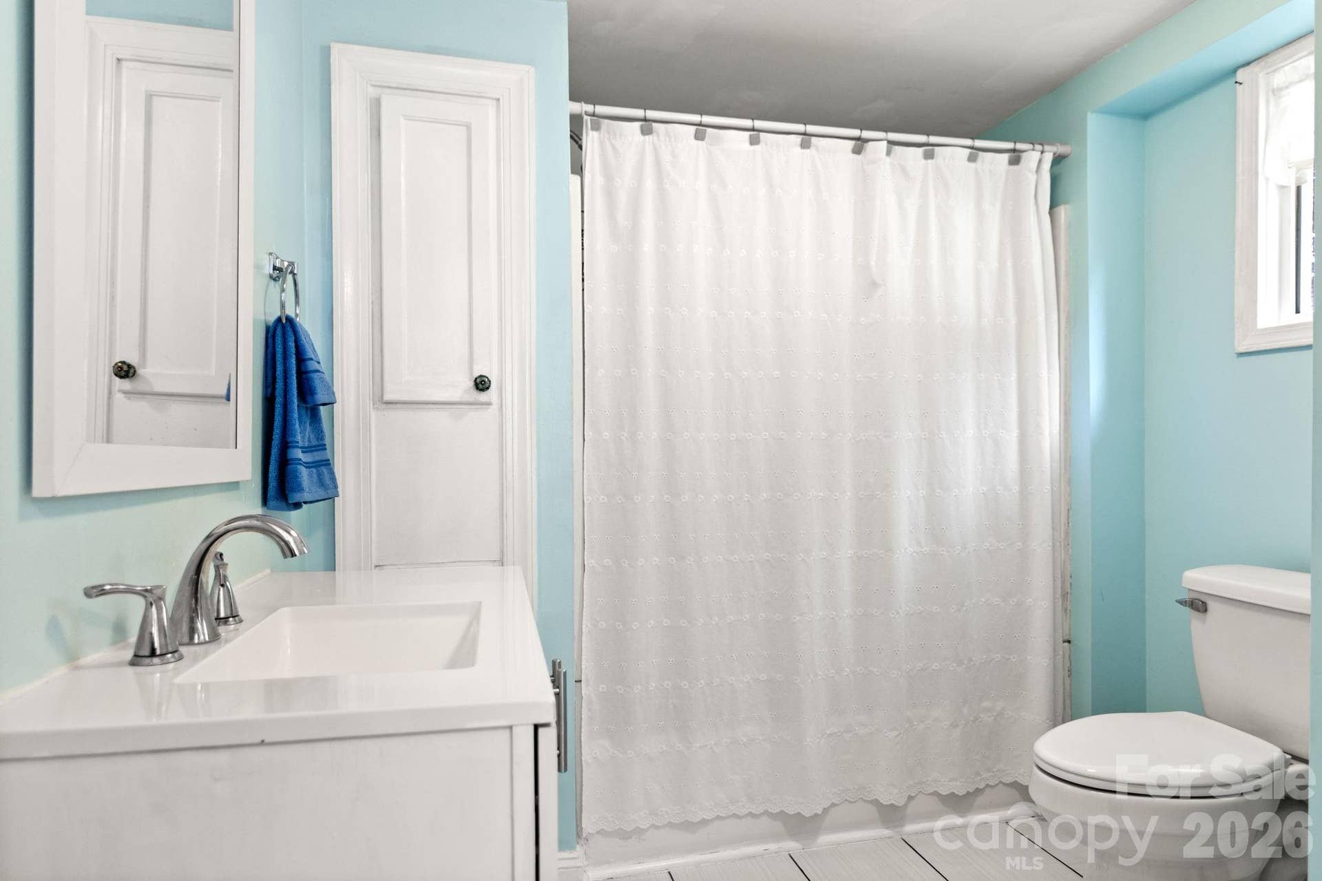 108 Richland Street, Clover, SC 29710 Tub/shower combo