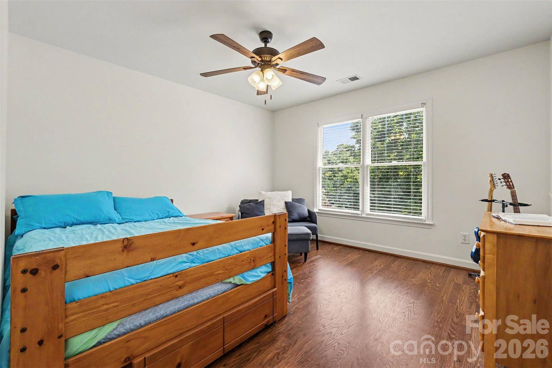 Secondary bedroom