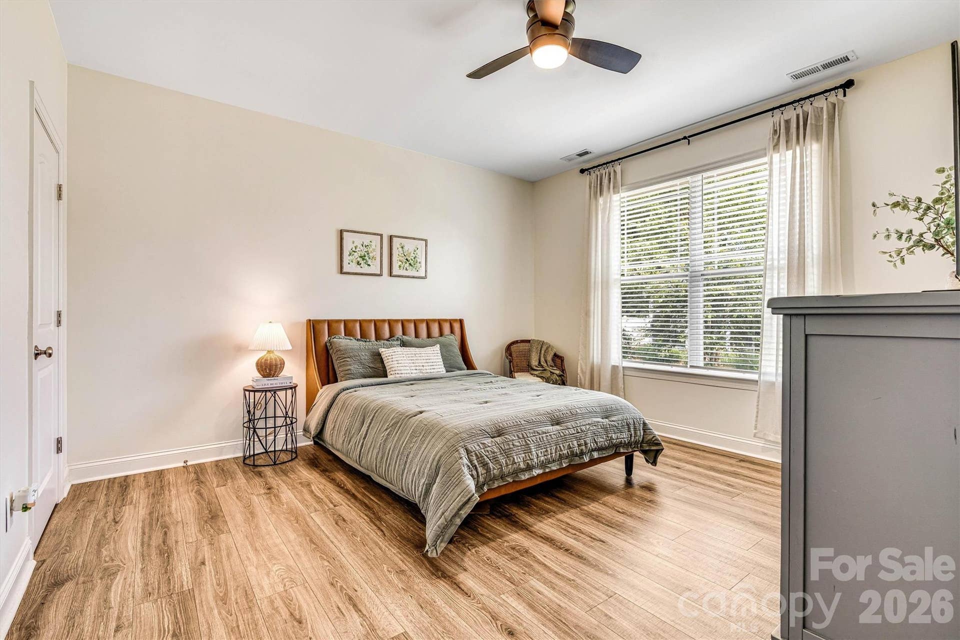 Secondary bedroom
