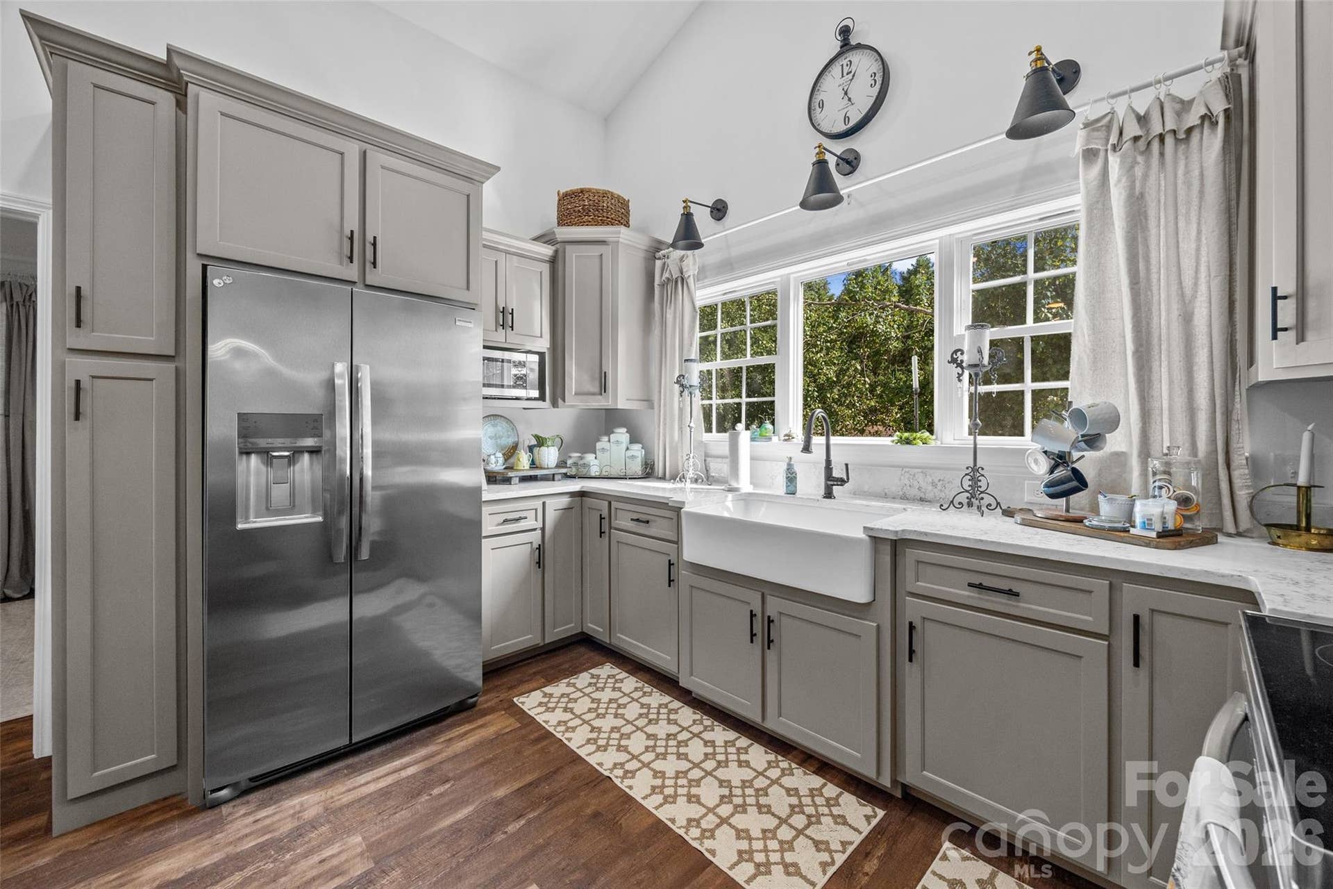 Full size kitchen