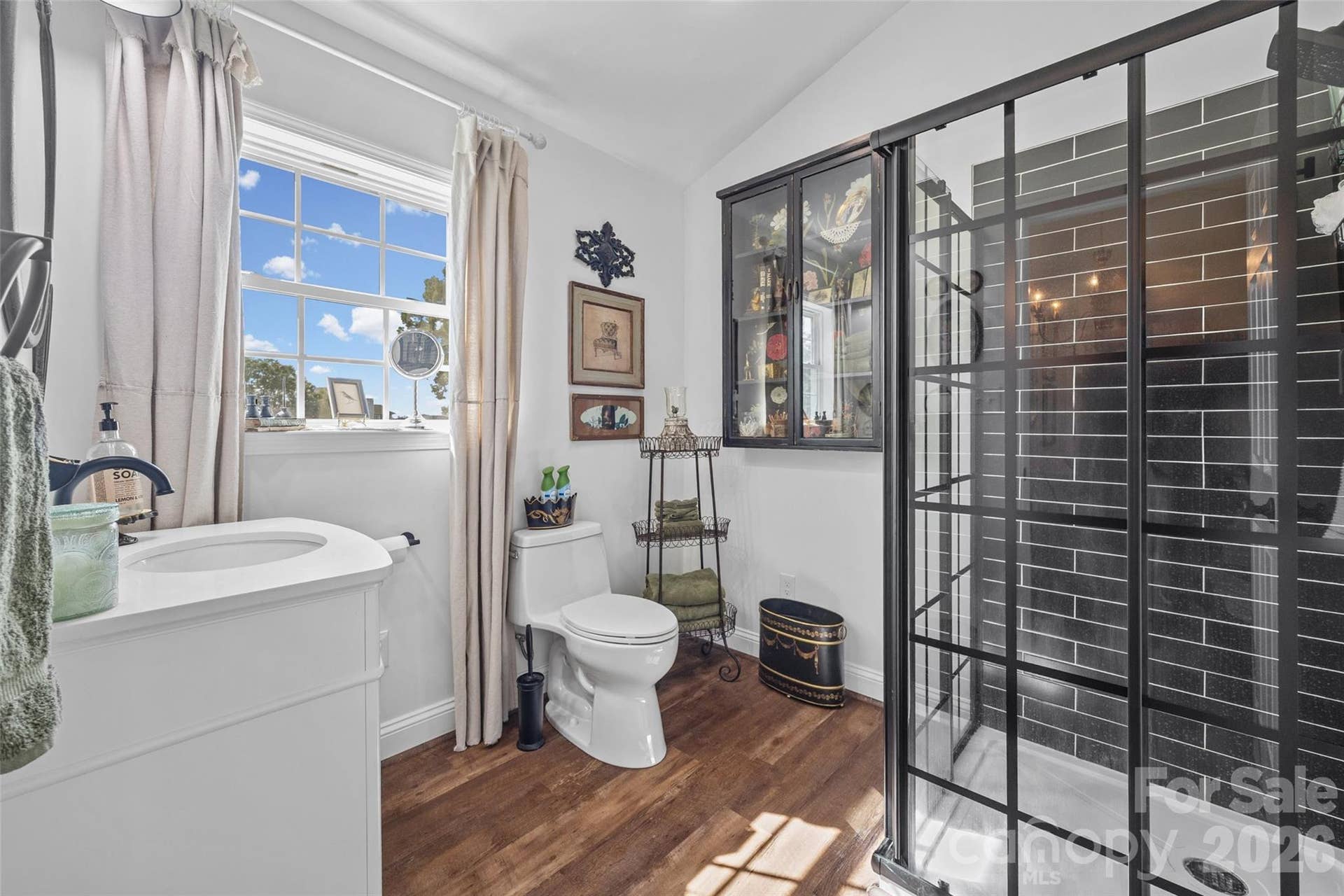 Full apartment bath