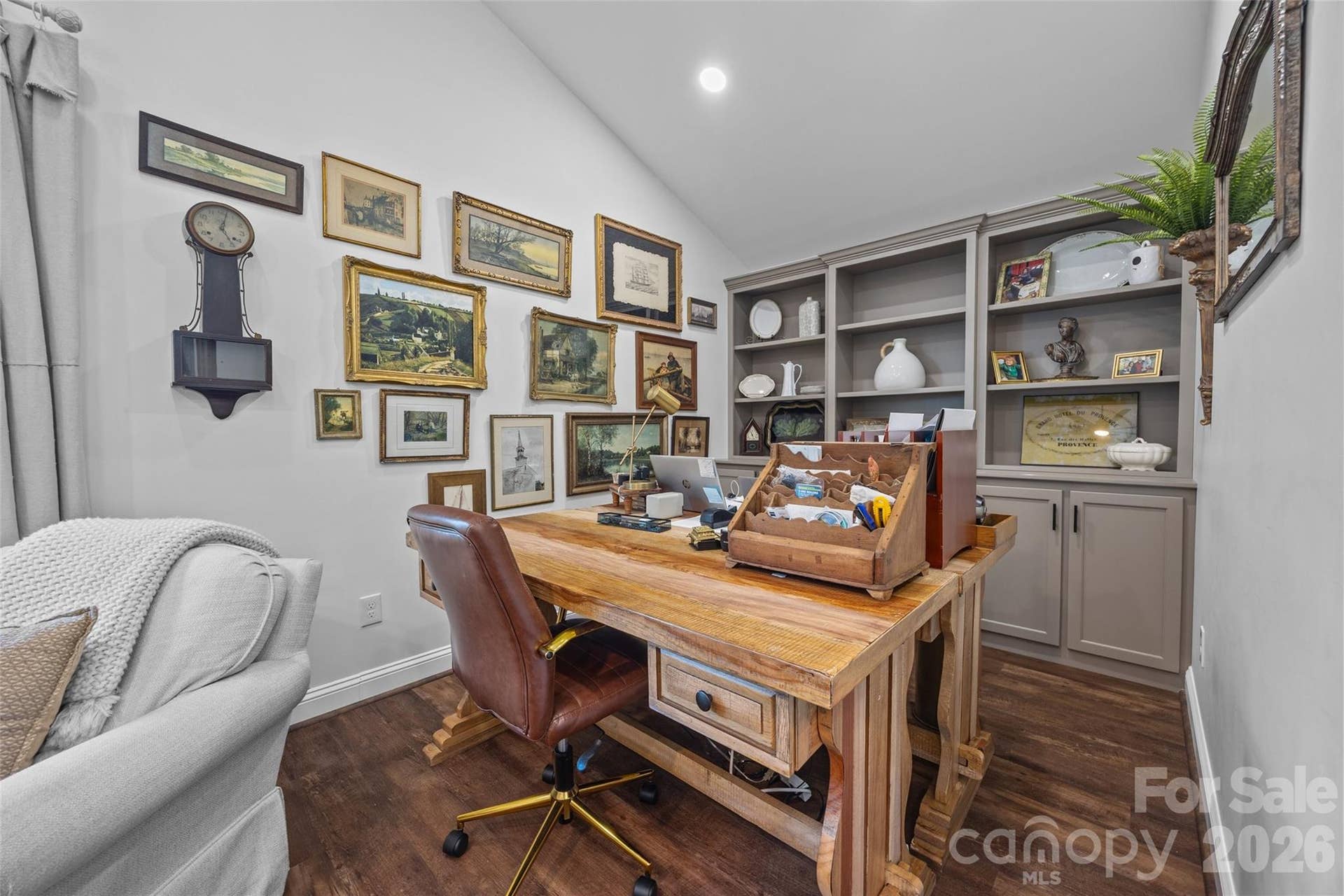 Office nook in apartment