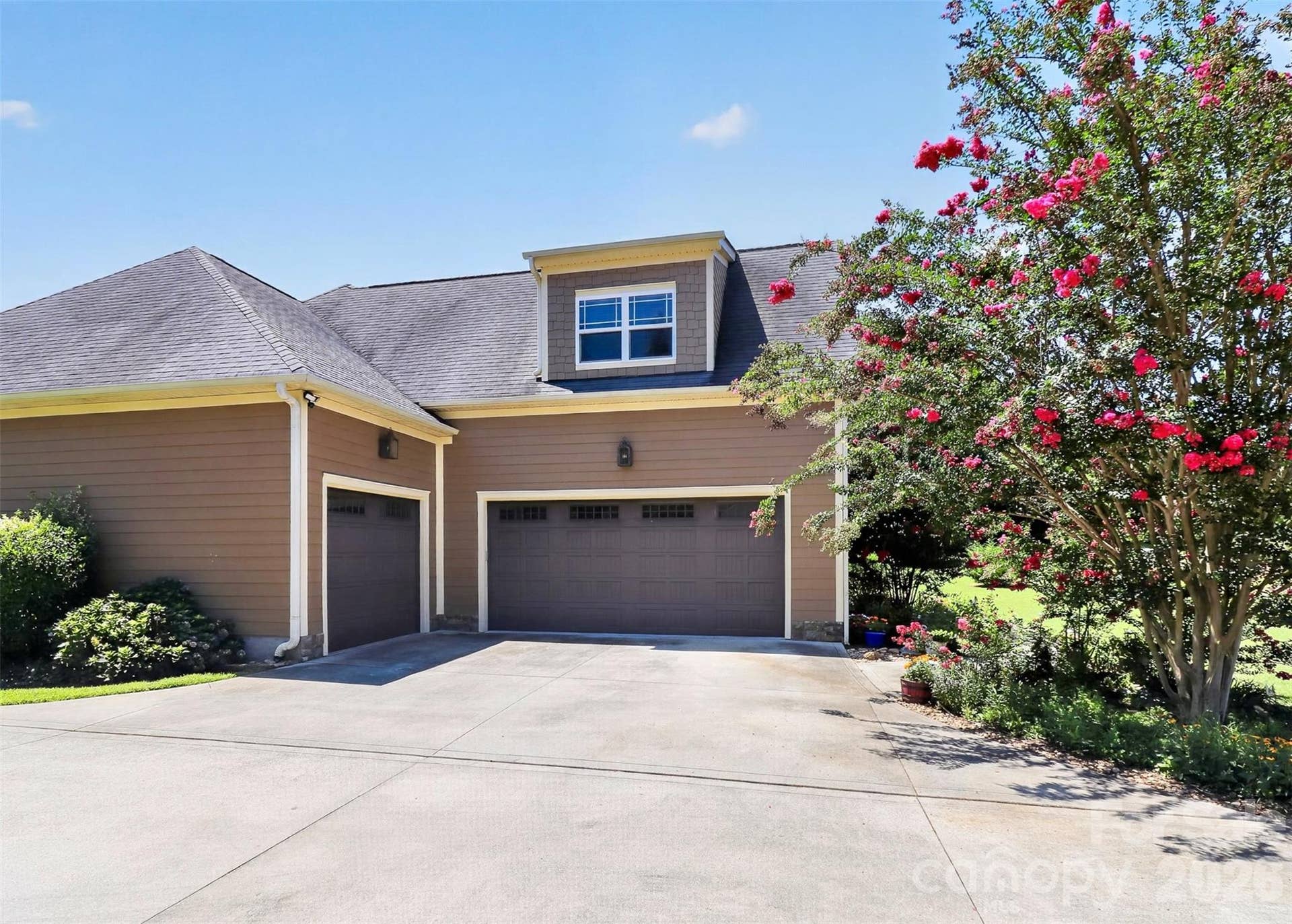 3 Car Garage