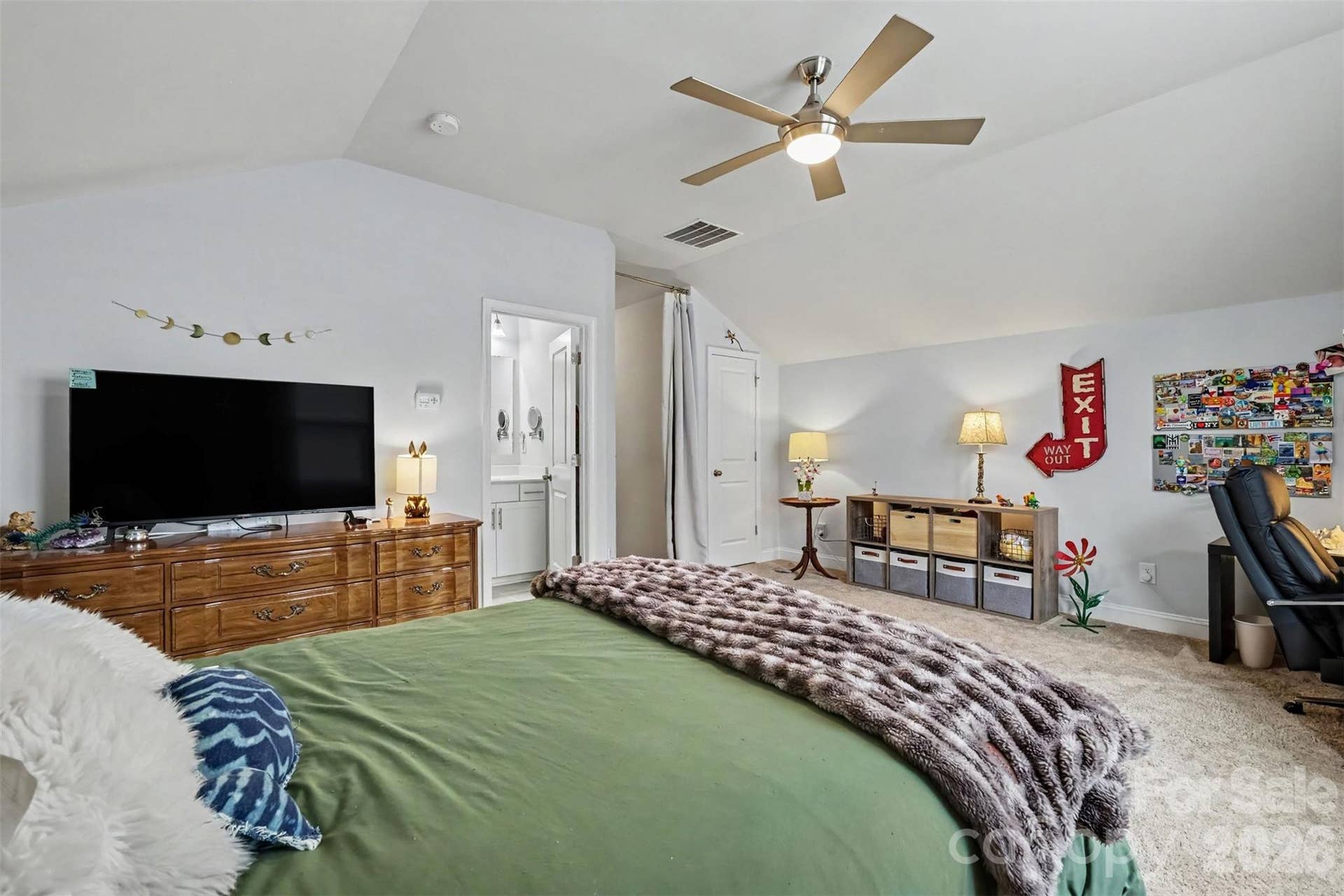 Upstairs bedroom suite/bonus