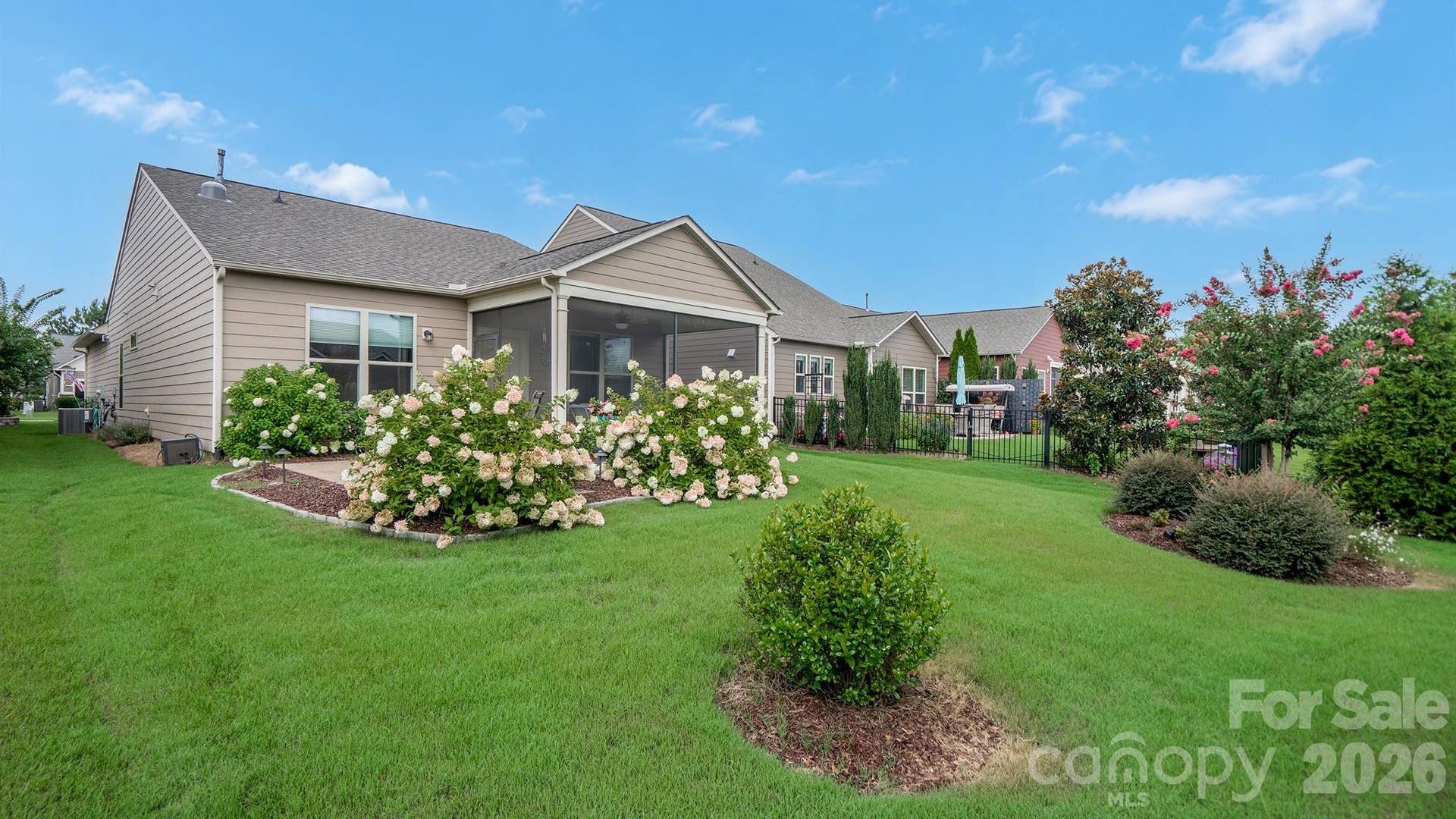 1018 Kirby Drive, Fort Mill, SC 29715 Beautifully landscaped Back Yard