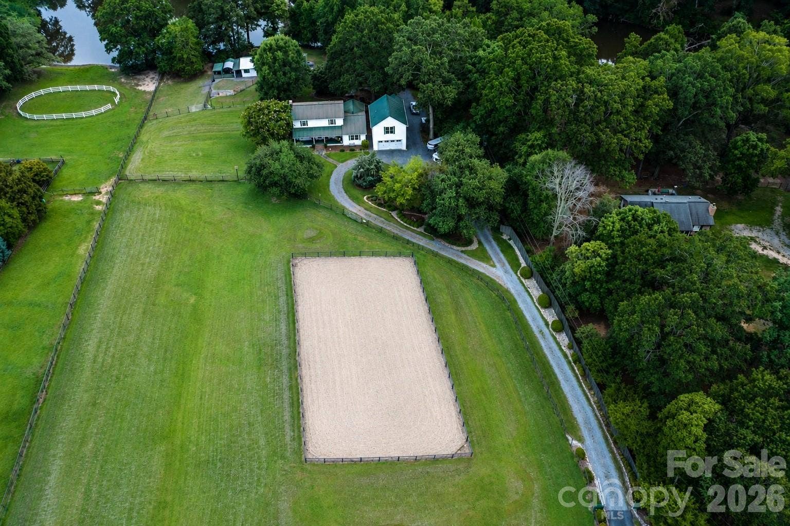 4 acre horse/hobby farm w/ 4 stall barn and arena