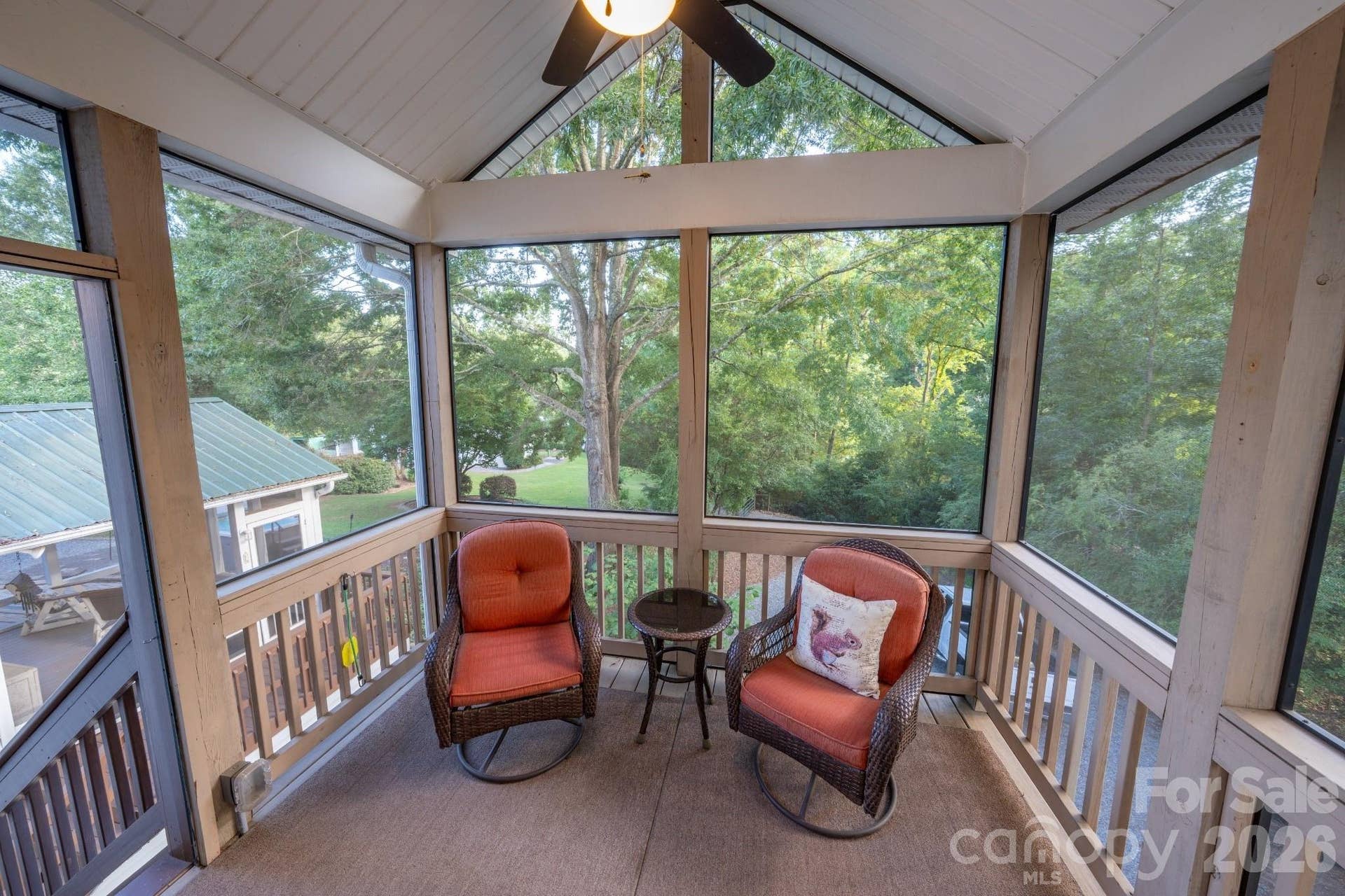 Garage apartment private screen porch w/ ceiling fan