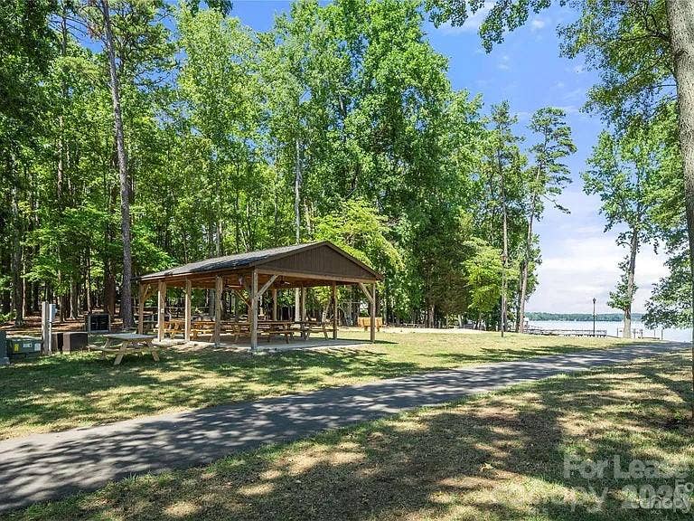 222 Riverview Terrace, Lake Wylie, SC 29710 River Hills neighborhood South Point beach
