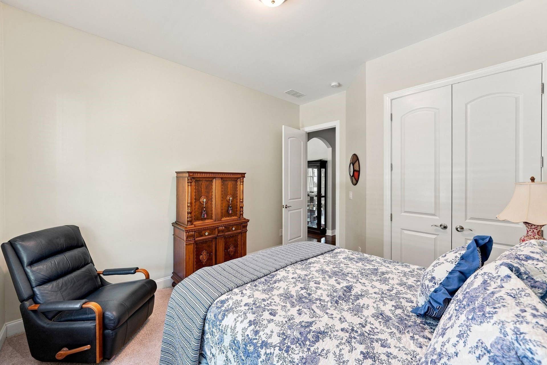 Enjoy the flexibility of the downstairs guest bedroom