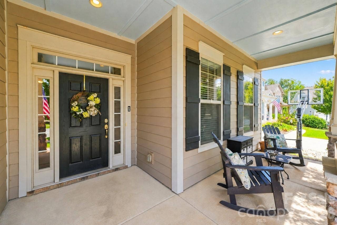 Enjoy morning, coffee or evening cocktails on the cozy front porch