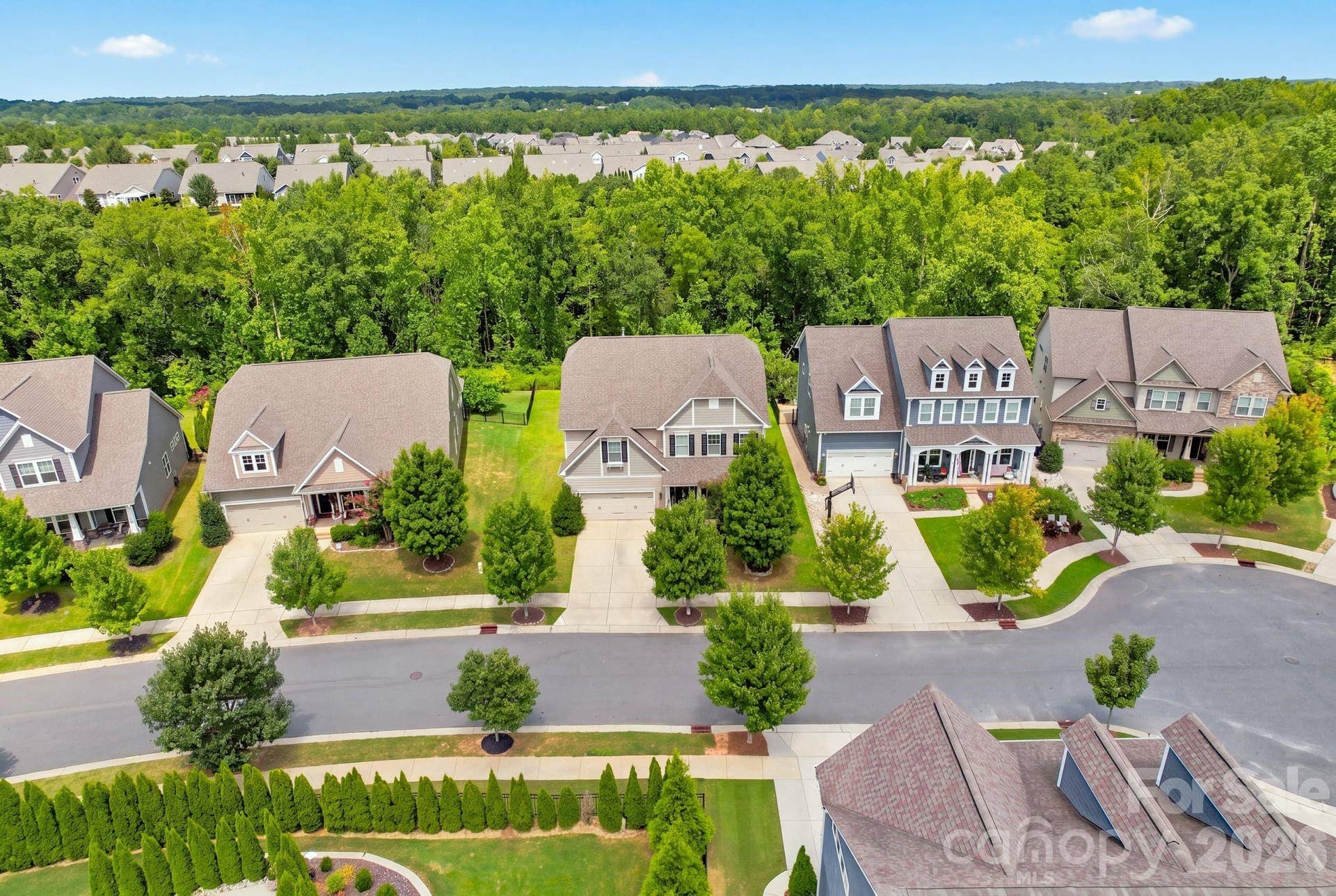 Cul-de-sac lot backs to tree line for privacy