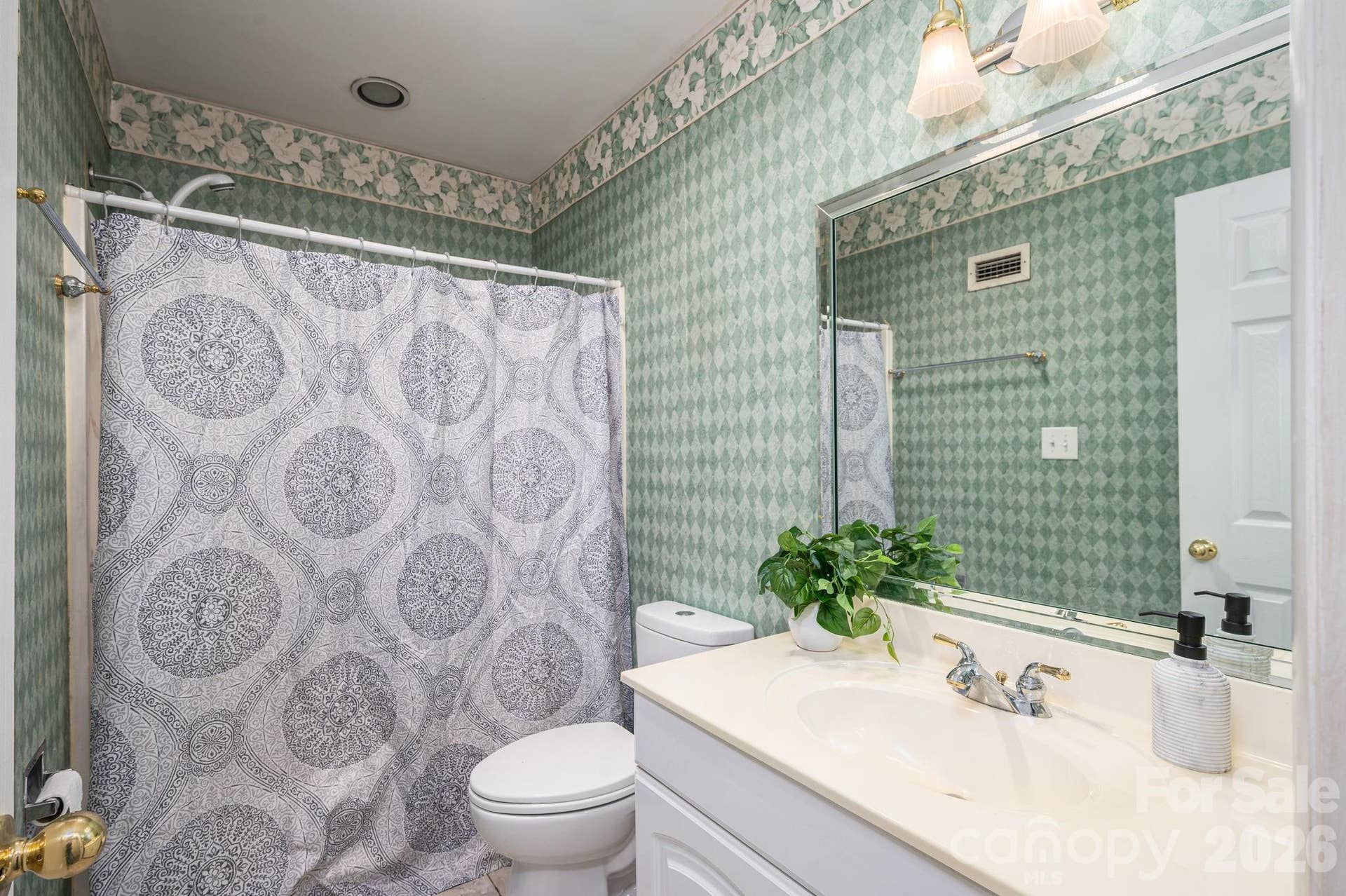 2ND BATHROOM 2ND LEVEL
