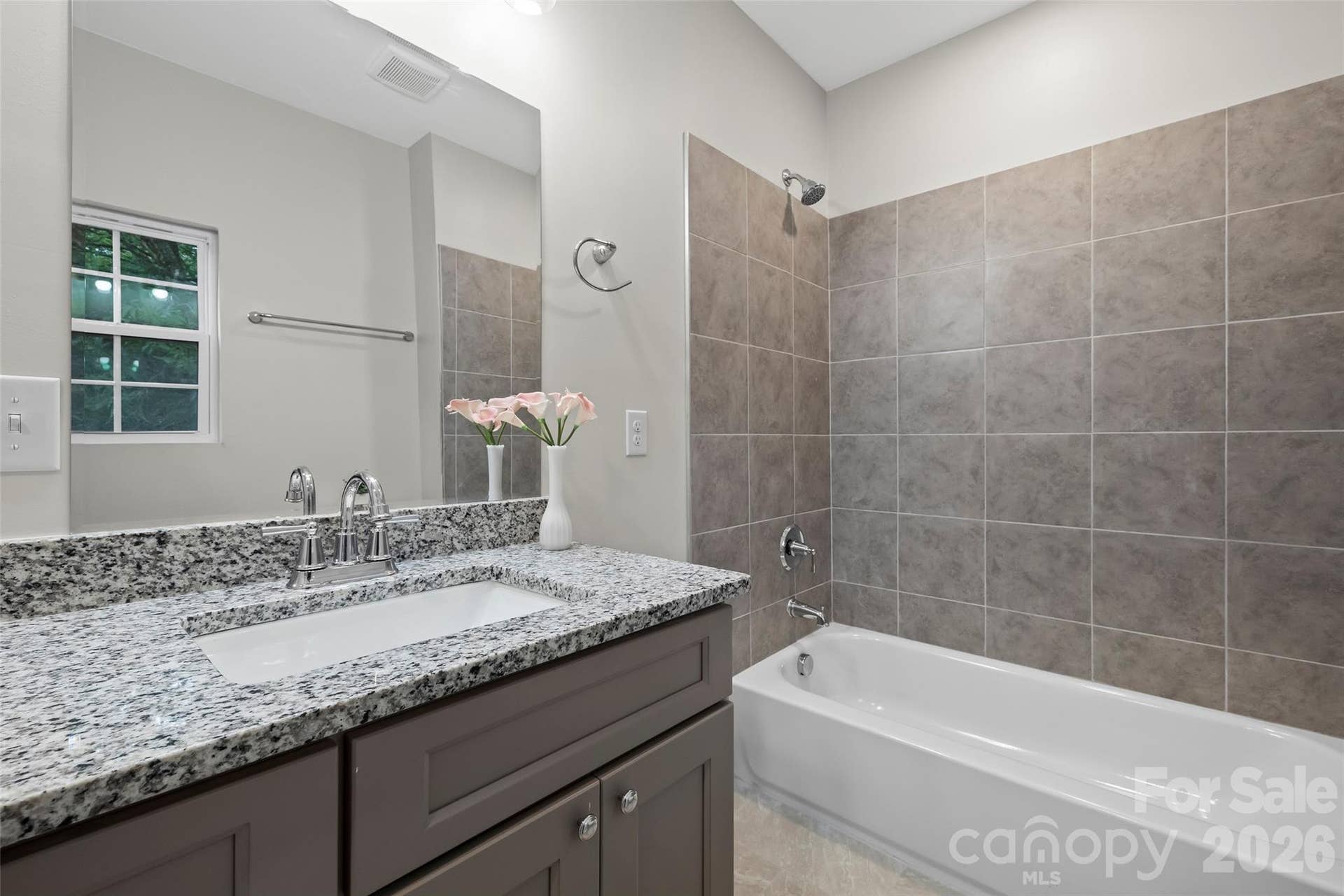 605 Kings Mountain Street, Clover, SC 29710 Full bathroom