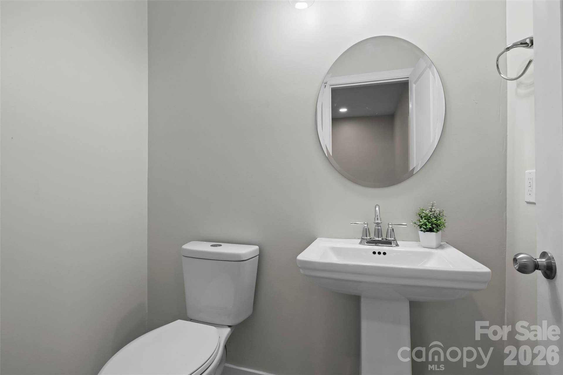 605 Kings Mountain Street, Clover, SC 29710 Half bathroom
