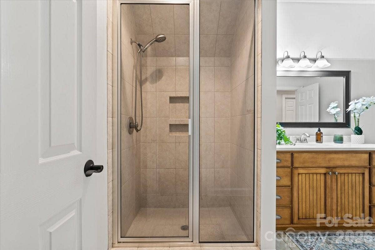 7832 Chapel Creek Drive, Denver, NC 28037 3rd Full Bathroom 2nd Floor