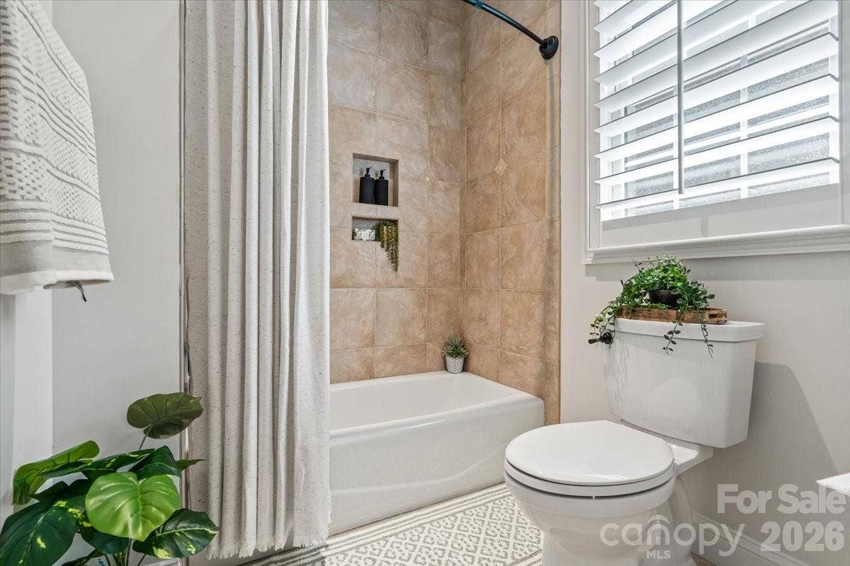 7832 Chapel Creek Drive, Denver, NC 28037 2nd Full Bathroom