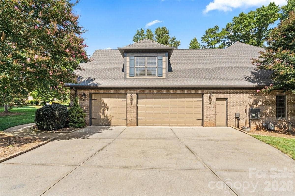 7832 Chapel Creek Drive, Denver, NC 28037 3 Car Sideload Garage