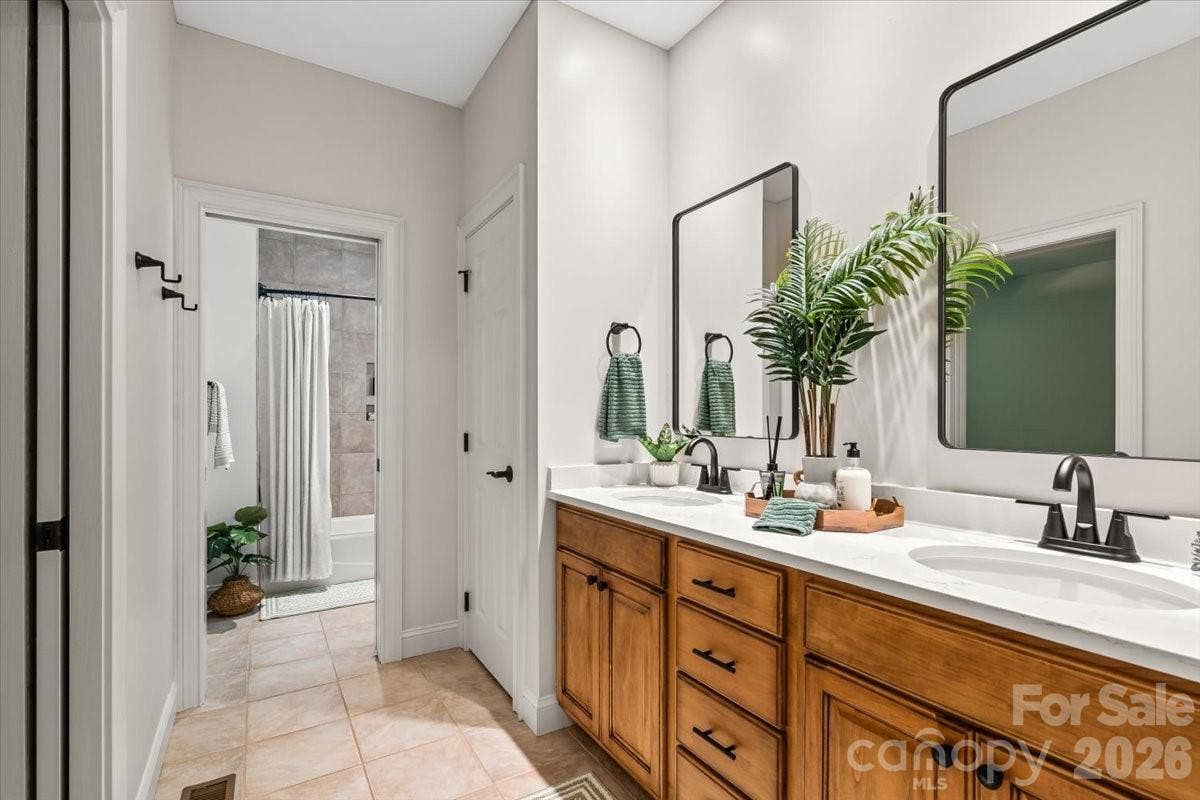 7832 Chapel Creek Drive, Denver, NC 28037 2nd Full Bathroom