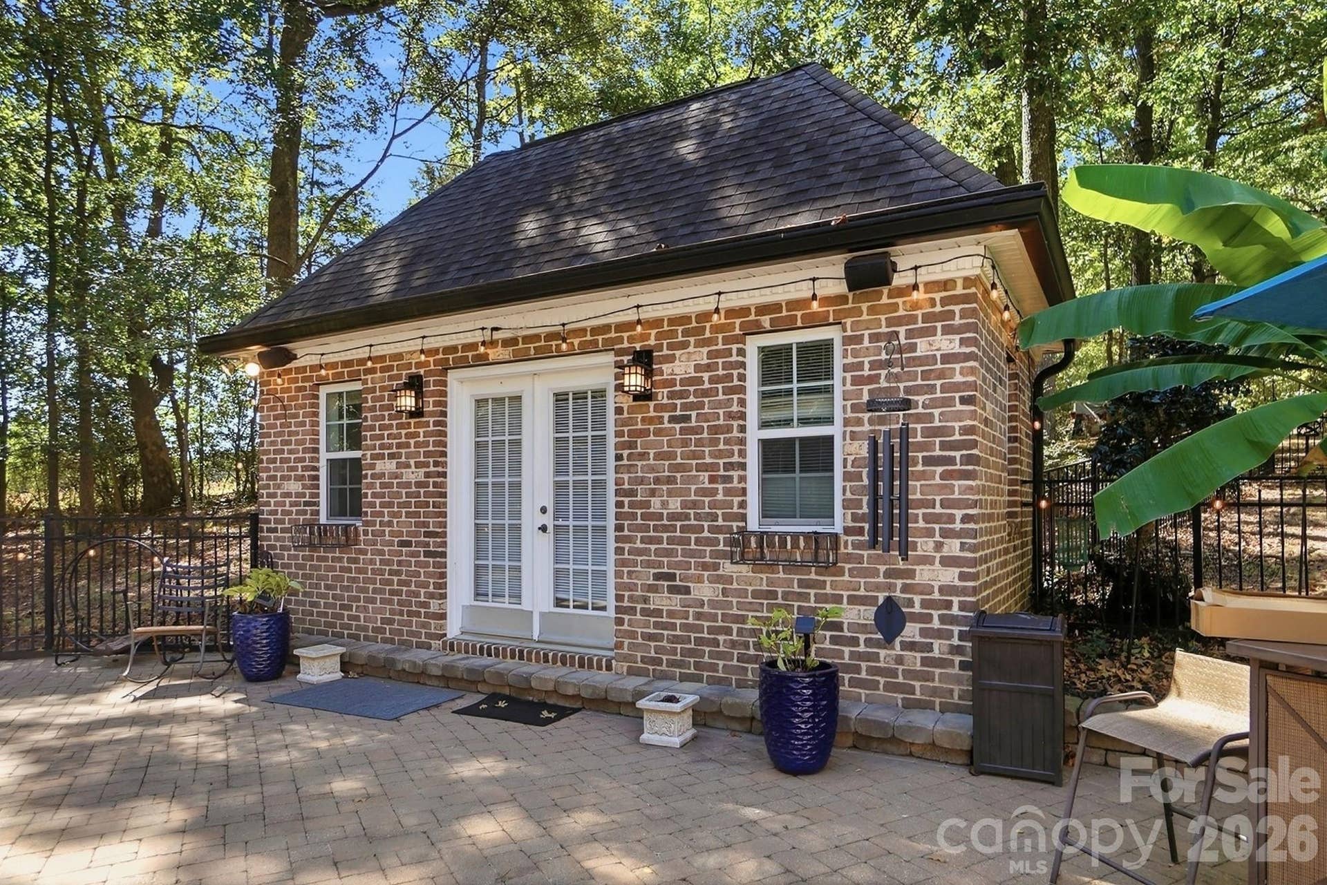 Pool House with Full Bathroom & Mini Kitchen