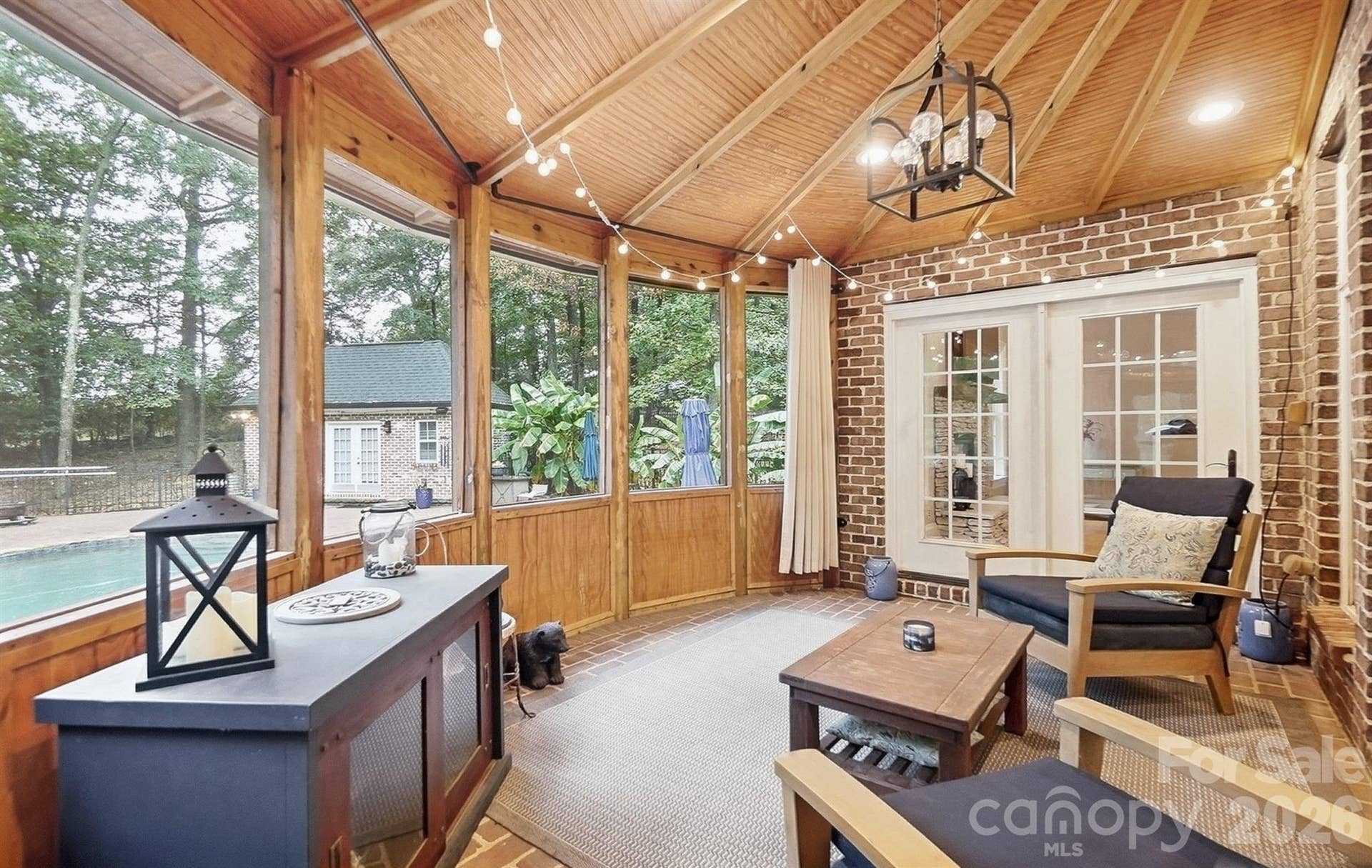 Stunning Screened in Patio