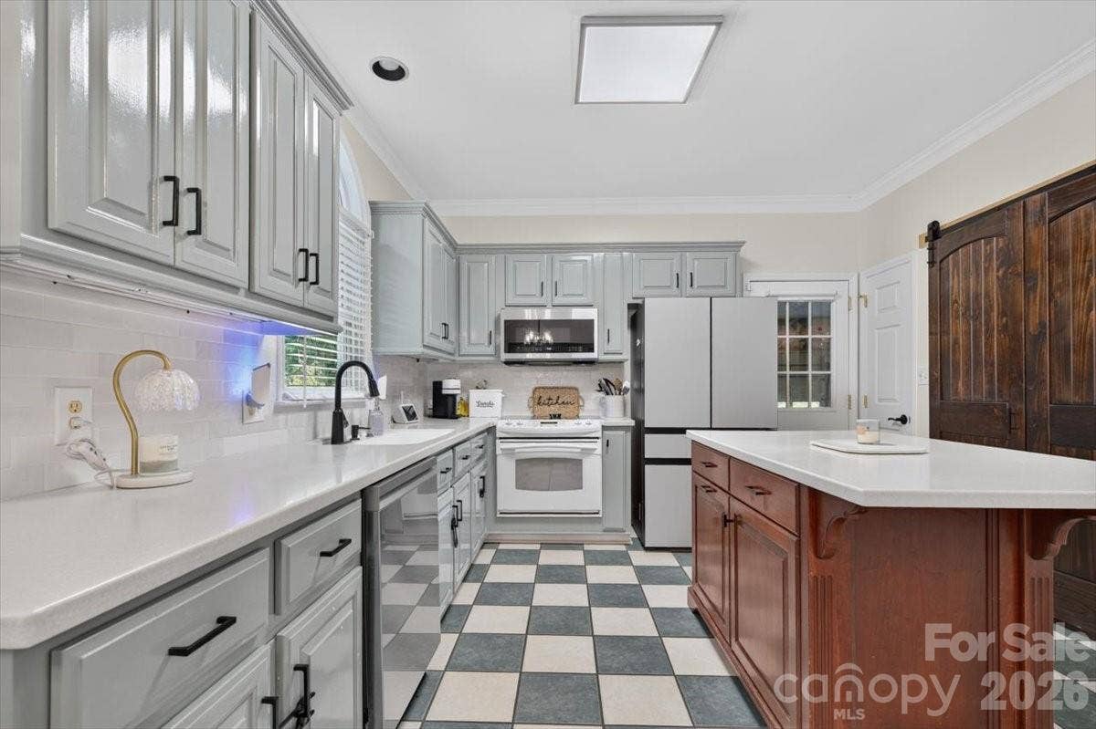 2230 Raven Drive, Rock Hill, SC 29732 2230 Raven Drive, Rock Hill, SC 29732