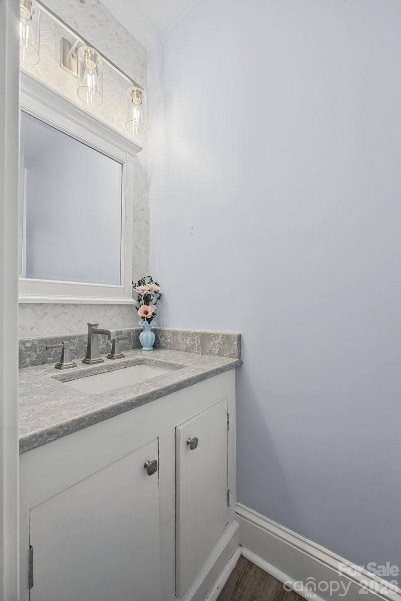 2703 Blythe Road, Waxhaw, NC 28173 Powder Room