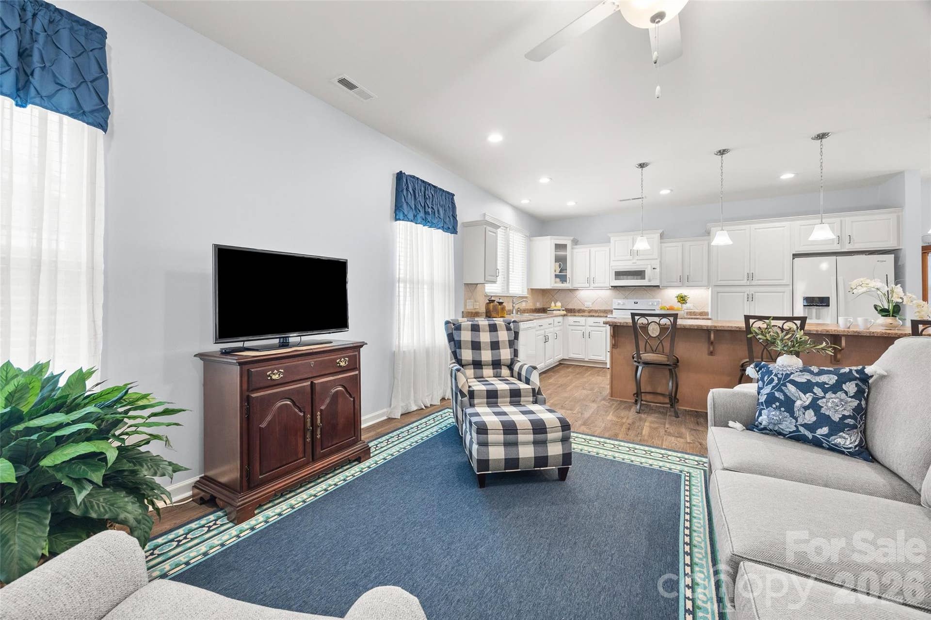 22444 Gateway Drive, Lancaster, SC 29720 Living room