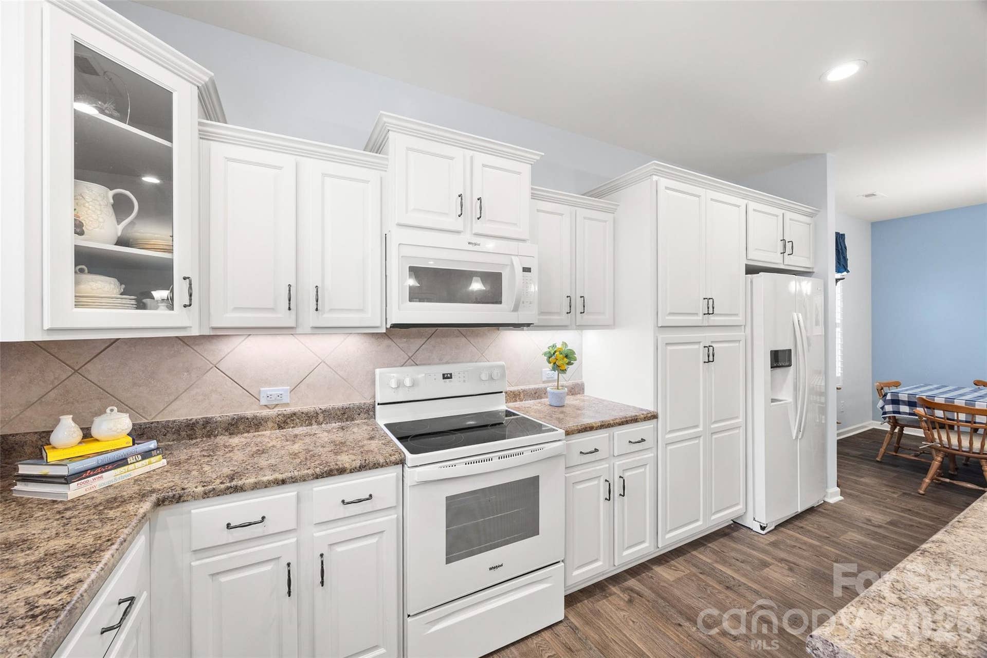 22444 Gateway Drive, Lancaster, SC 29720 Bright kitchen