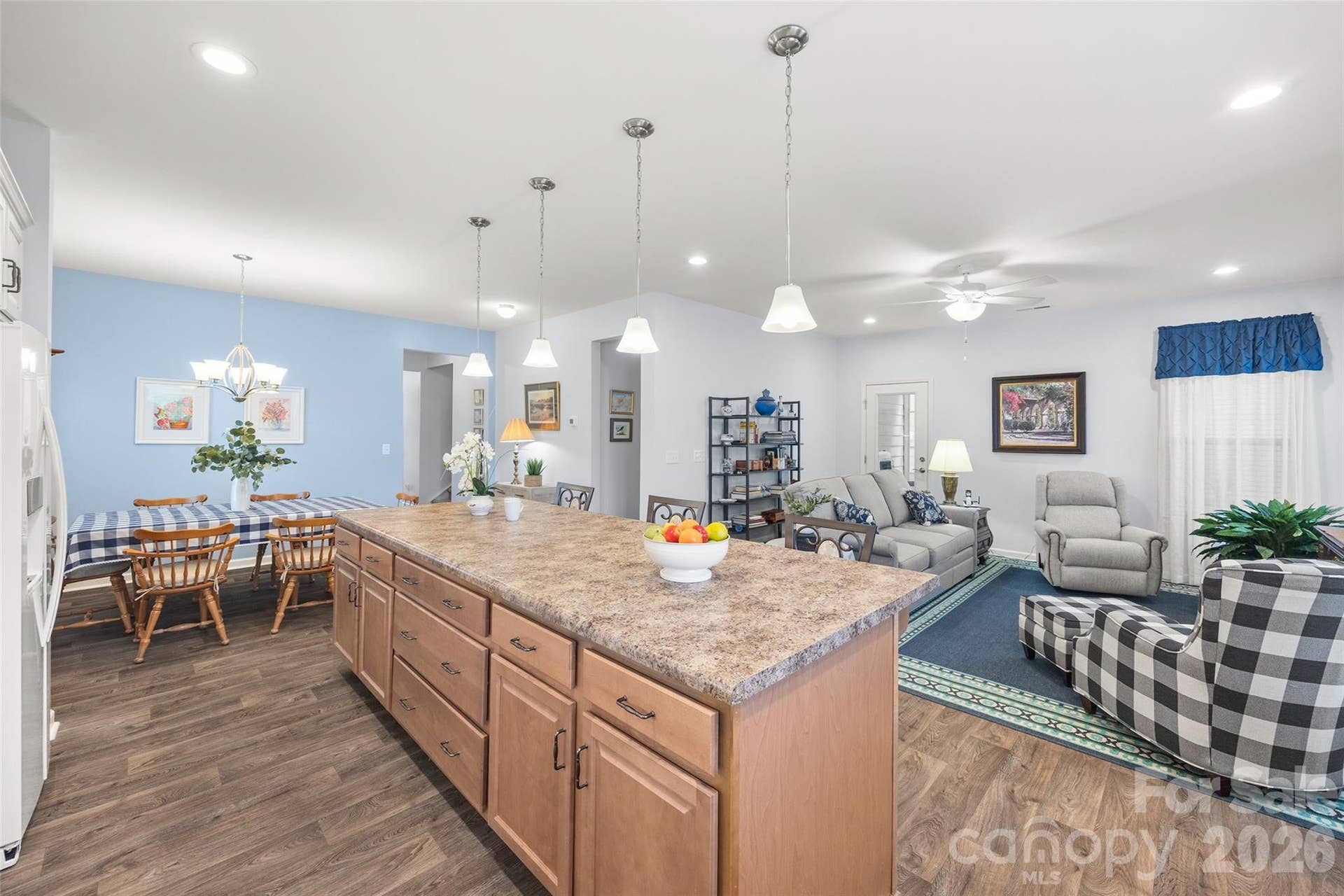 22444 Gateway Drive, Lancaster, SC 29720 Kitchen with large island