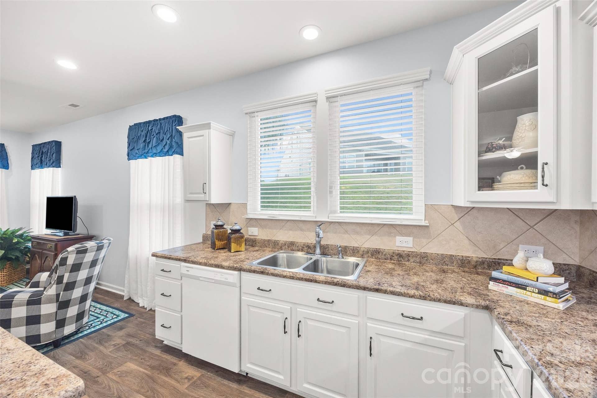 22444 Gateway Drive, Lancaster, SC 29720 Kitchen sink w/ window