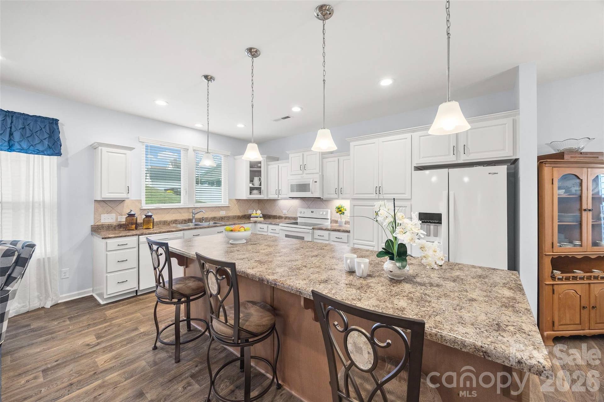 22444 Gateway Drive, Lancaster, SC 29720 Large island in kitchen