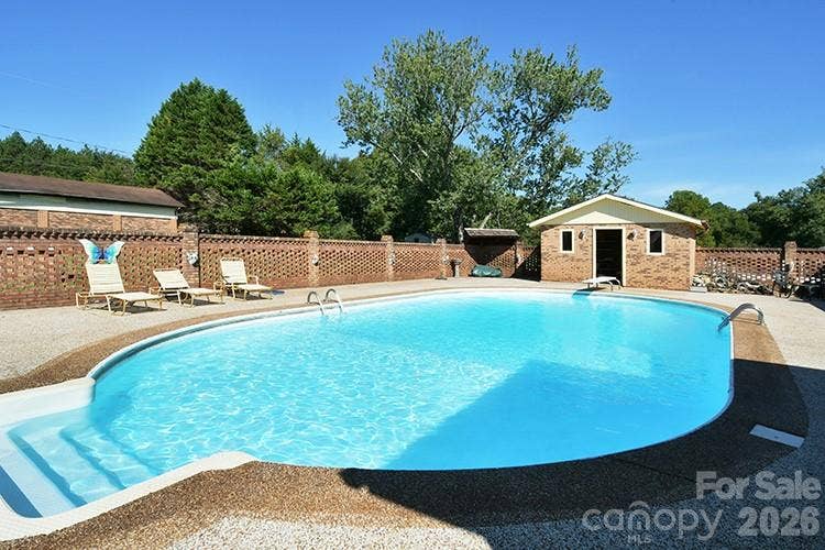 2525 Teague Street, Lincolnton, NC 28092 2525 Teague Street, Lincolnton, NC 28092