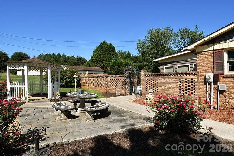 2525 Teague Street, Lincolnton, NC 28092 2525 Teague Street, Lincolnton, NC 28092