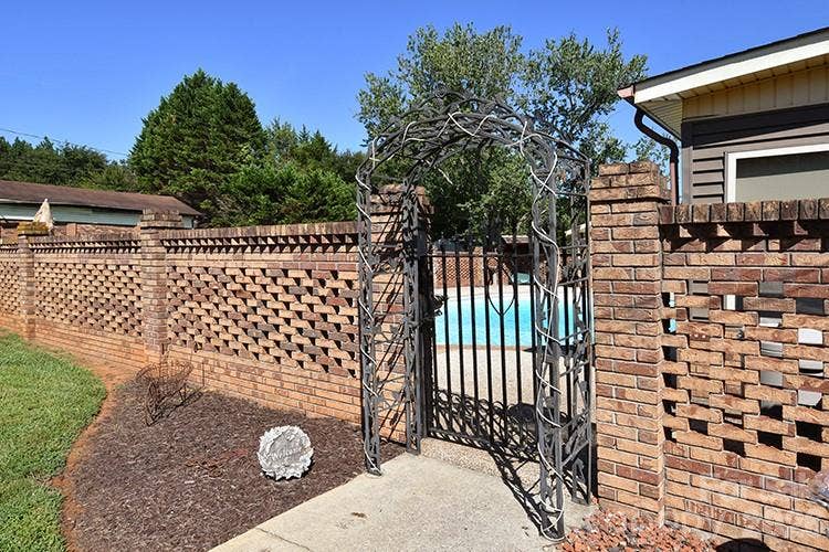 2525 Teague Street, Lincolnton, NC 28092 2525 Teague Street, Lincolnton, NC 28092