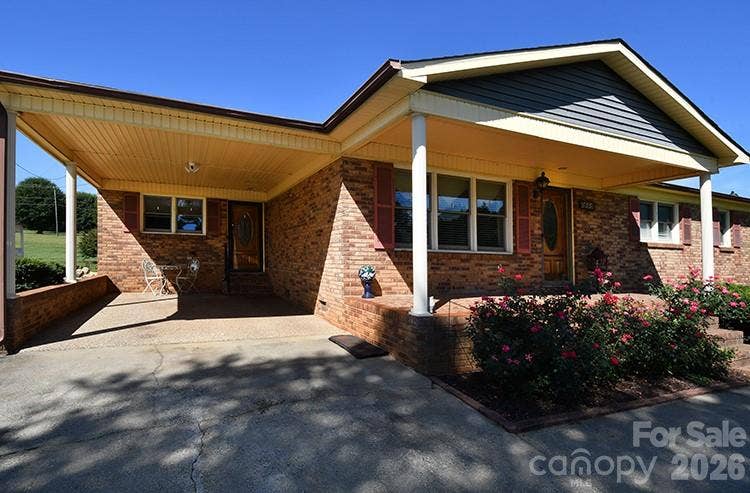 2525 Teague Street, Lincolnton, NC 28092 2525 Teague Street, Lincolnton, NC 28092