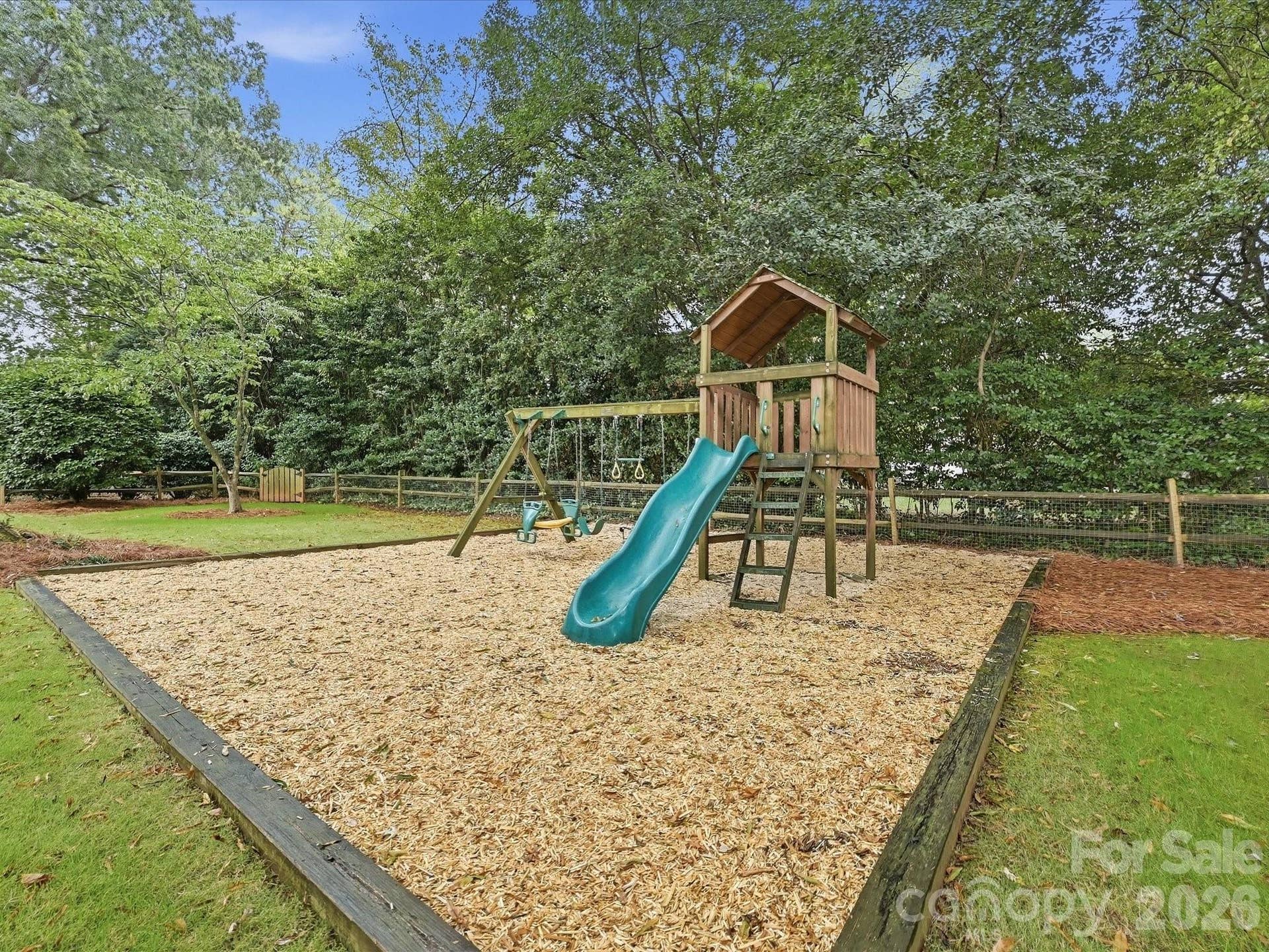 3101 Cloverfield Road, Charlotte, NC 28211 Playground