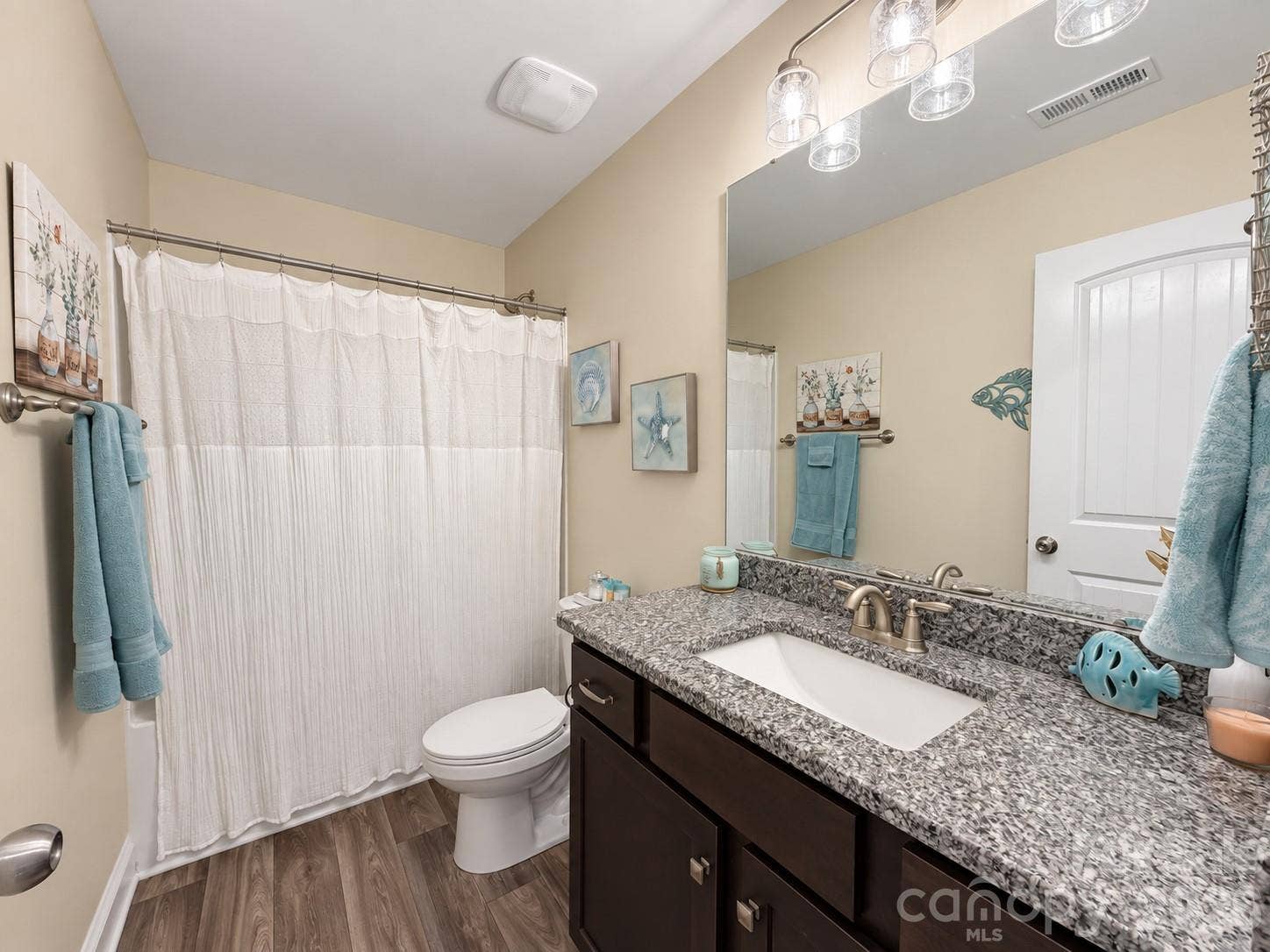 9201 Providence Road S, Waxhaw, NC 28173 Full bathroom upstairs