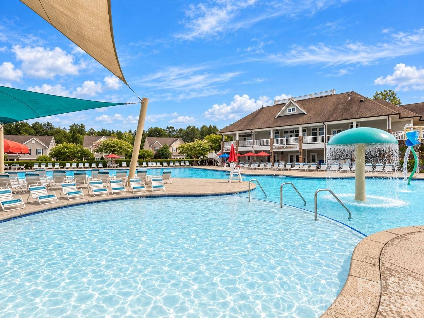 Huge pool with splashpad features