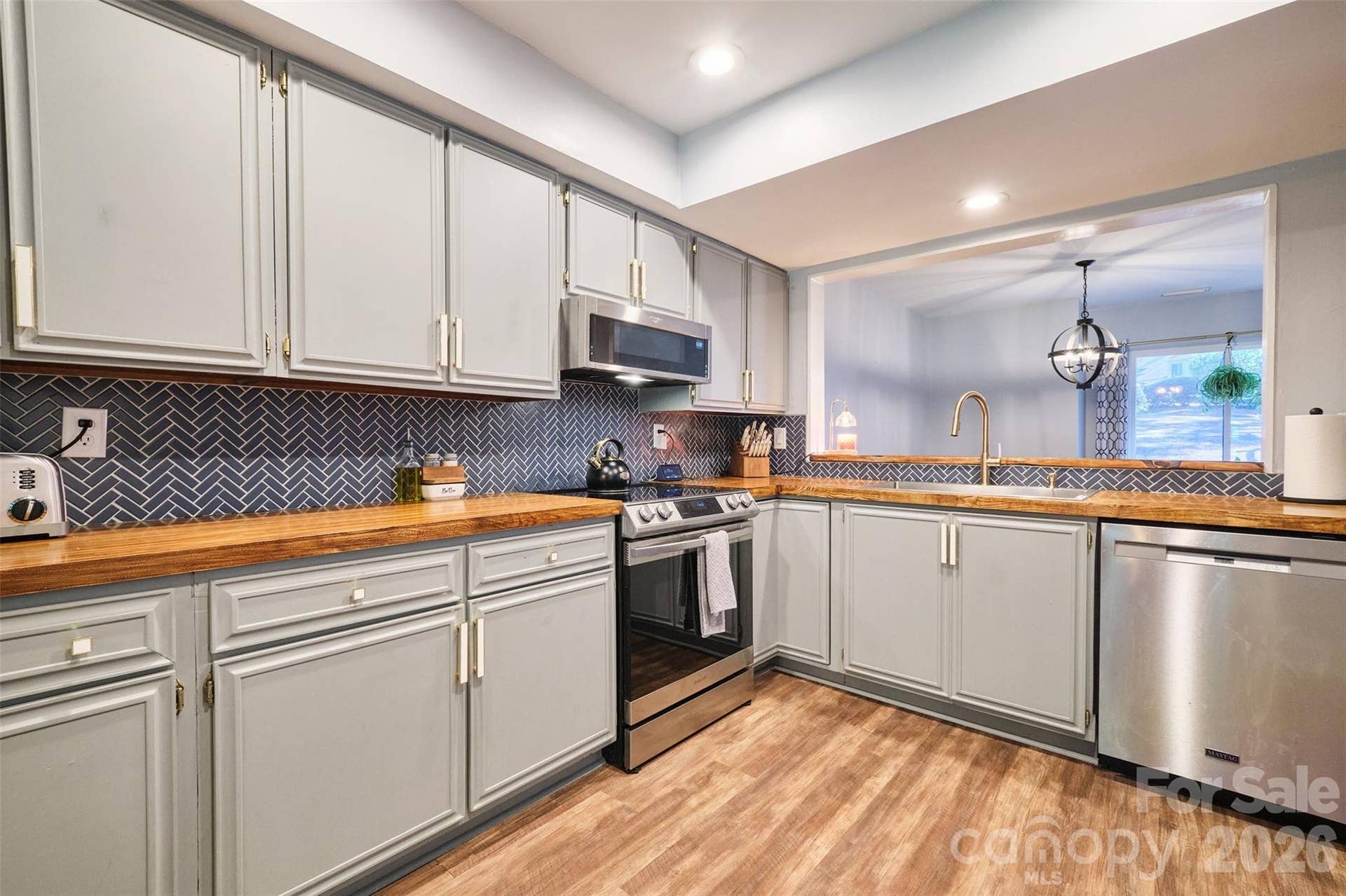 34 Old Post Road, Lake Wylie, SC 29710 34 Old Post Road, Lake Wylie, SC 29710