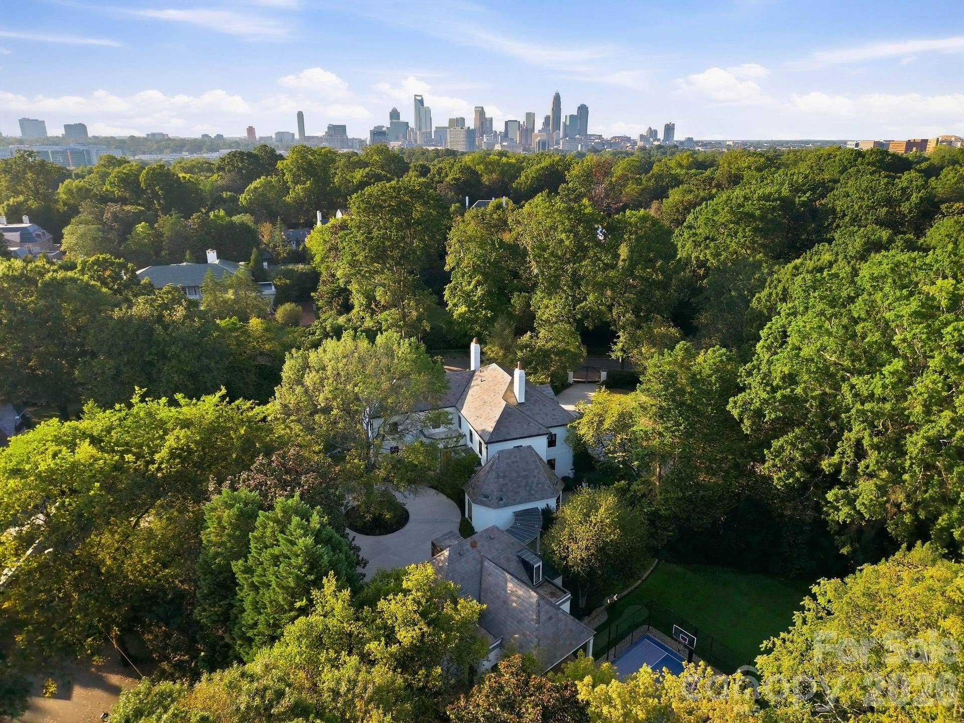 Aerial View of estate with views of Uptown