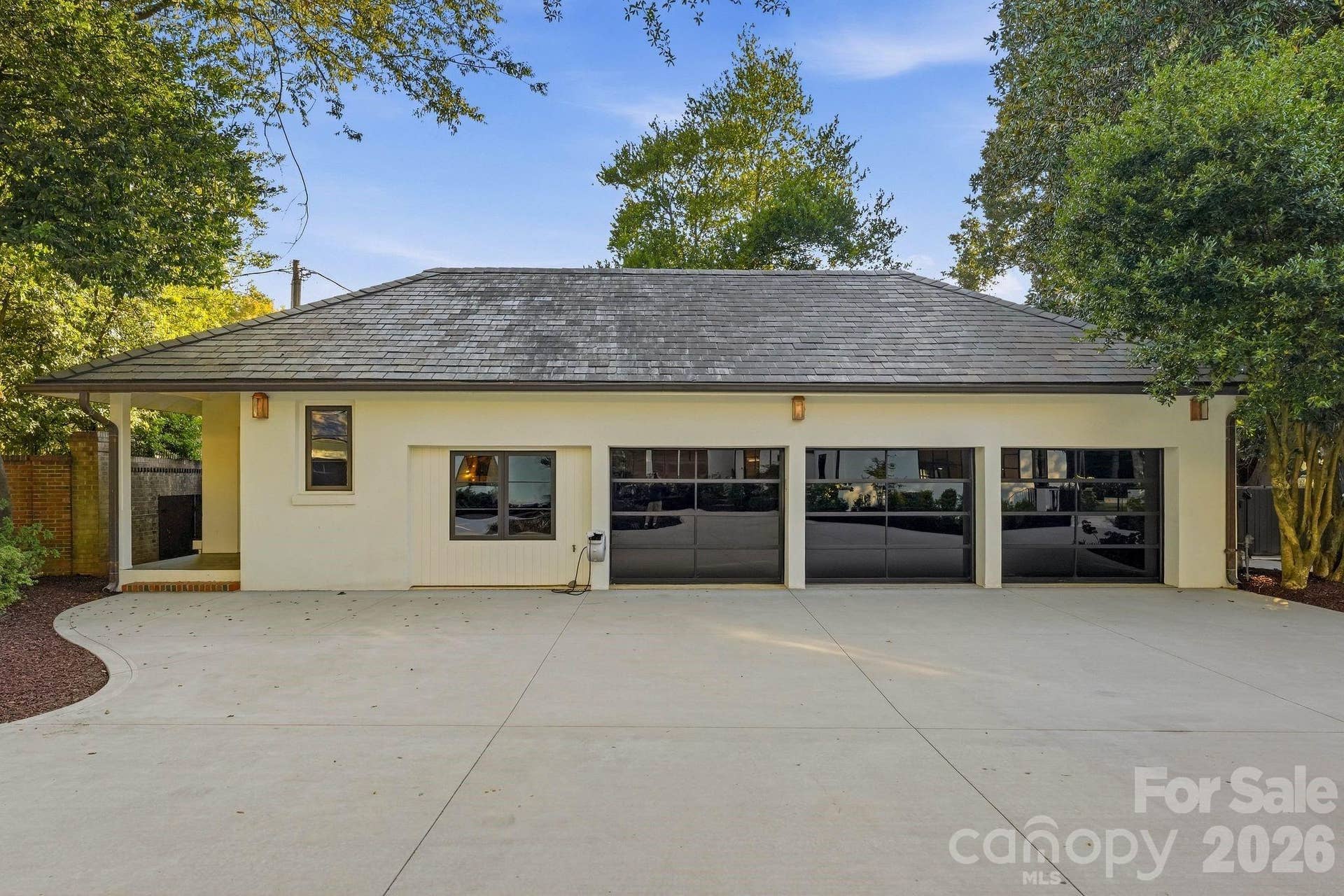Detached 2-Car Garage with 2nd Living Quarters