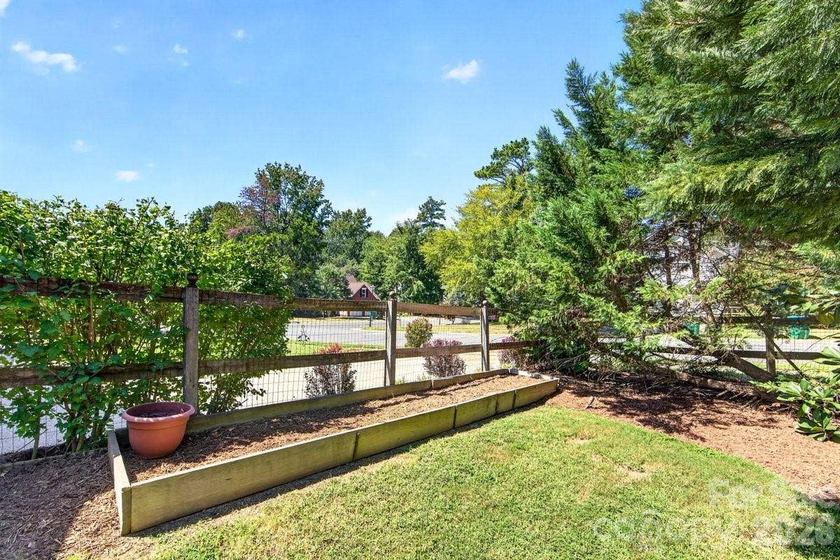 2901 Firewood Drive, Matthews, NC 28105 Raised garden beds for gardening enthusiasts.